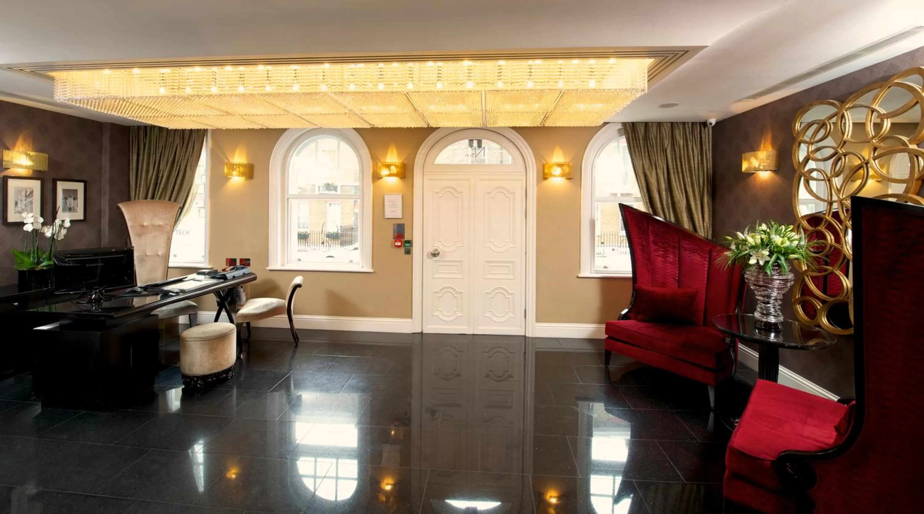 Lobby or reception in Ten Manchester Street Hotel