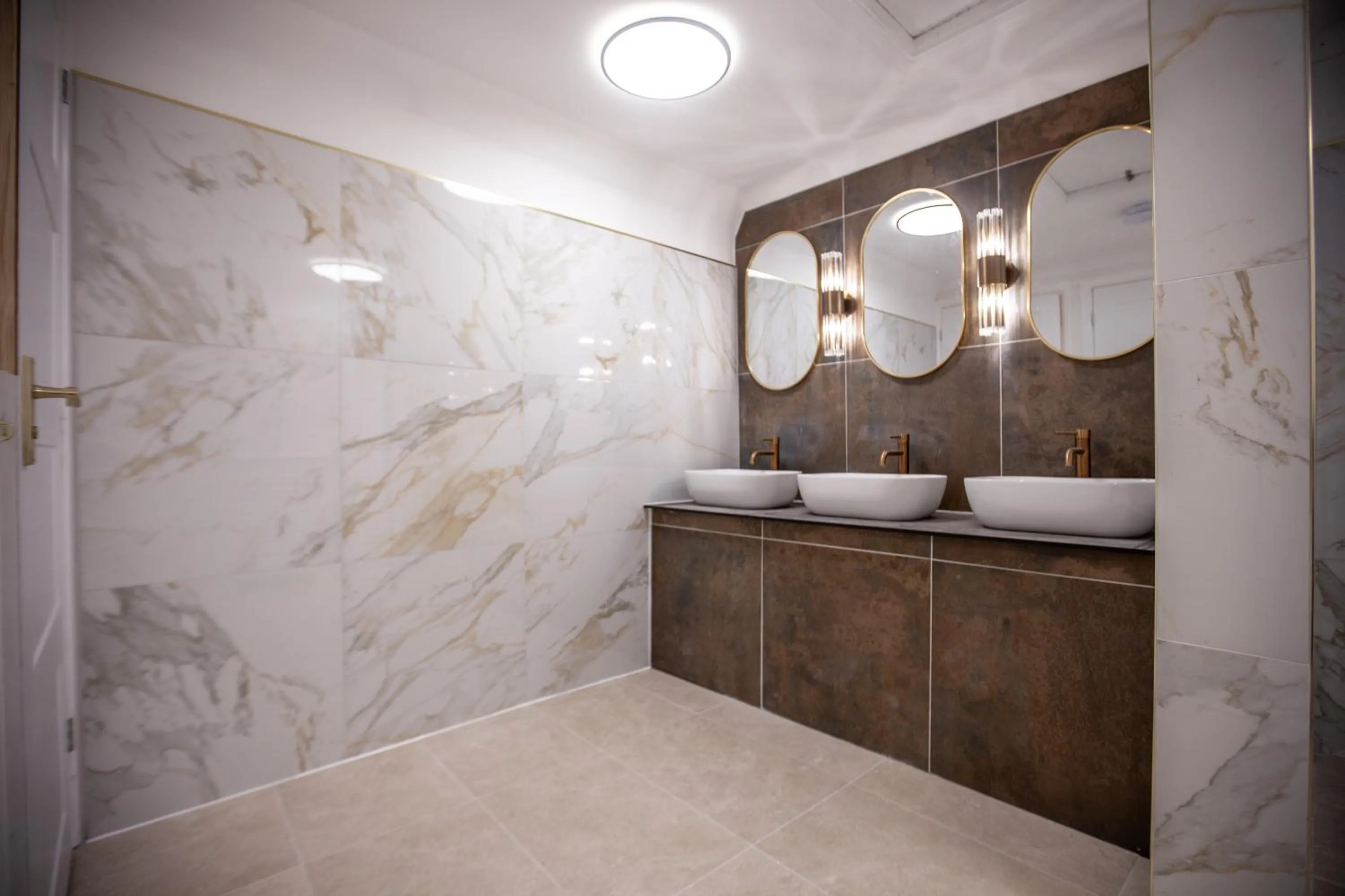 Toilet in Best Western Brome Grange Hotel