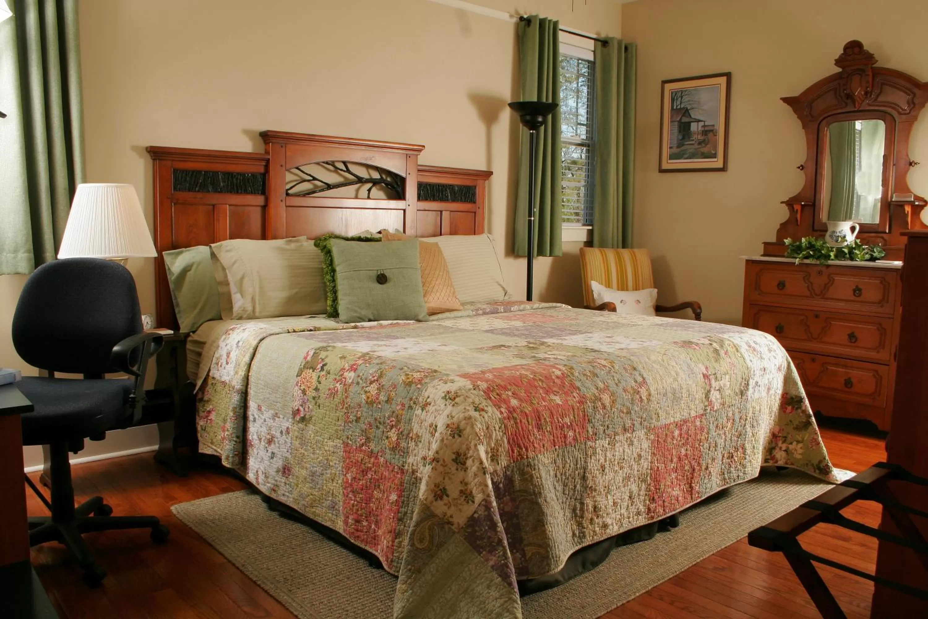 Photo of the whole room, Bed in Seven Oaks Bed & Breakfast