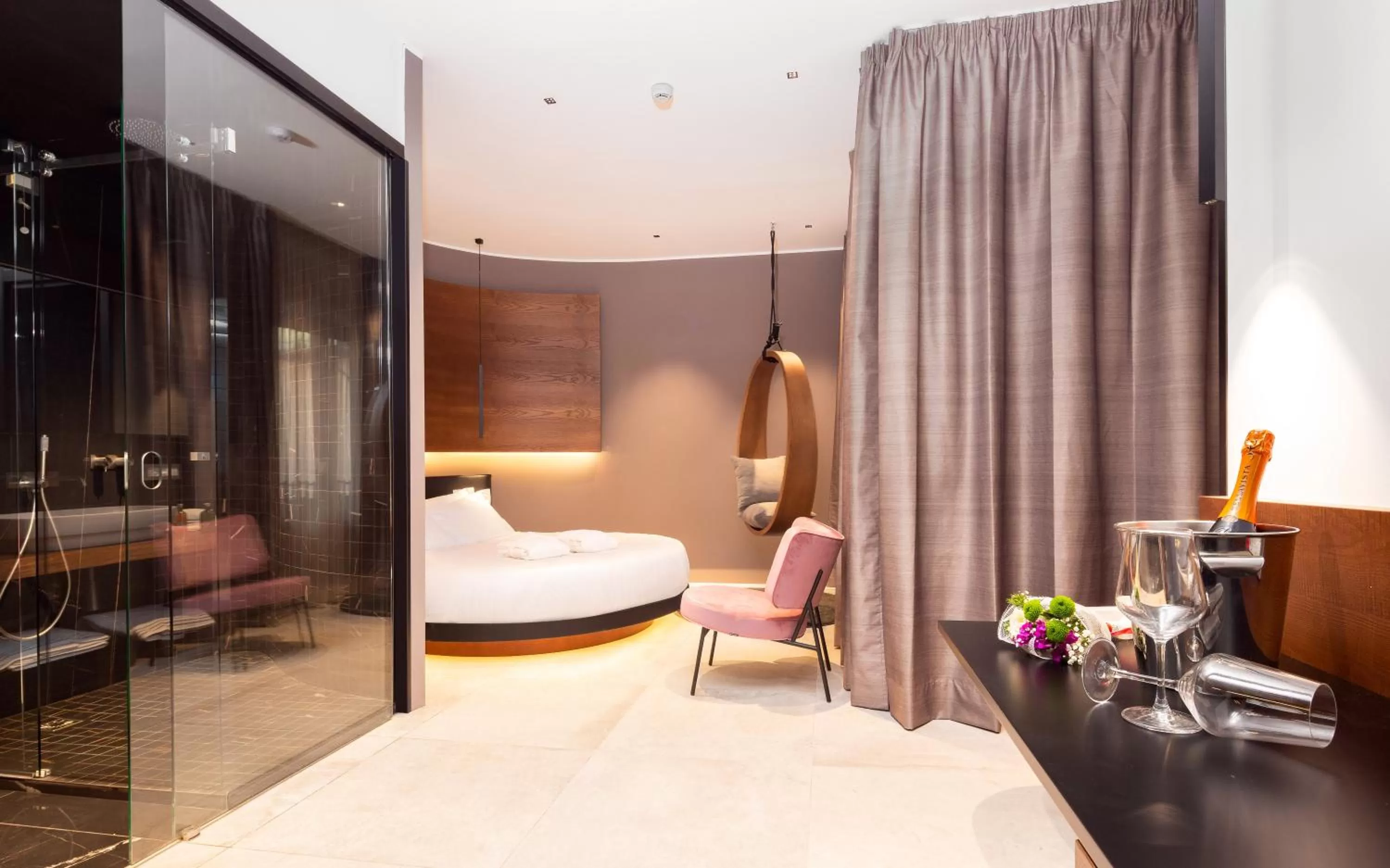 Bedroom, Bed in The Corner Duomo Hotel