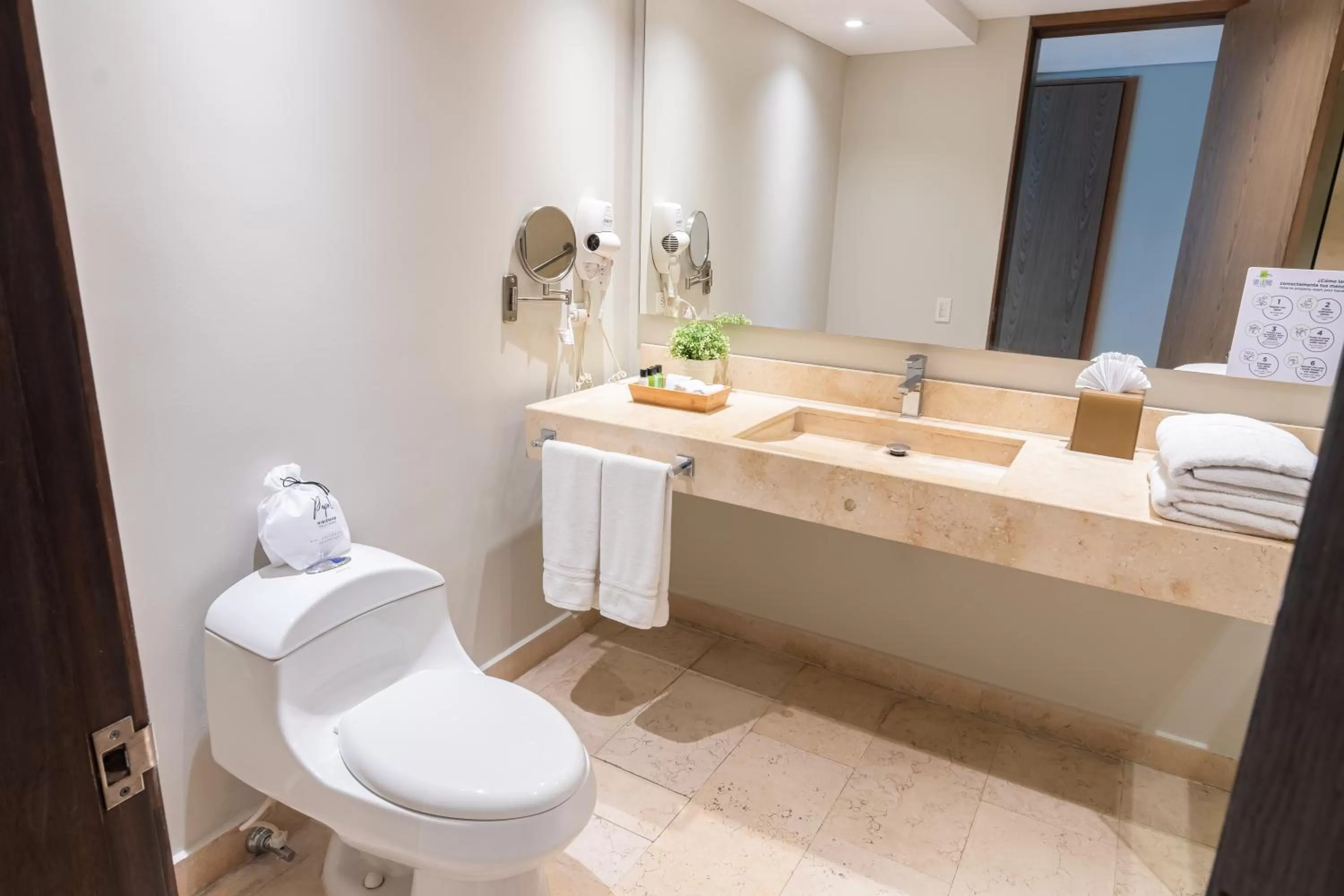 Bathroom in GHL San Lazaro Art Hotel