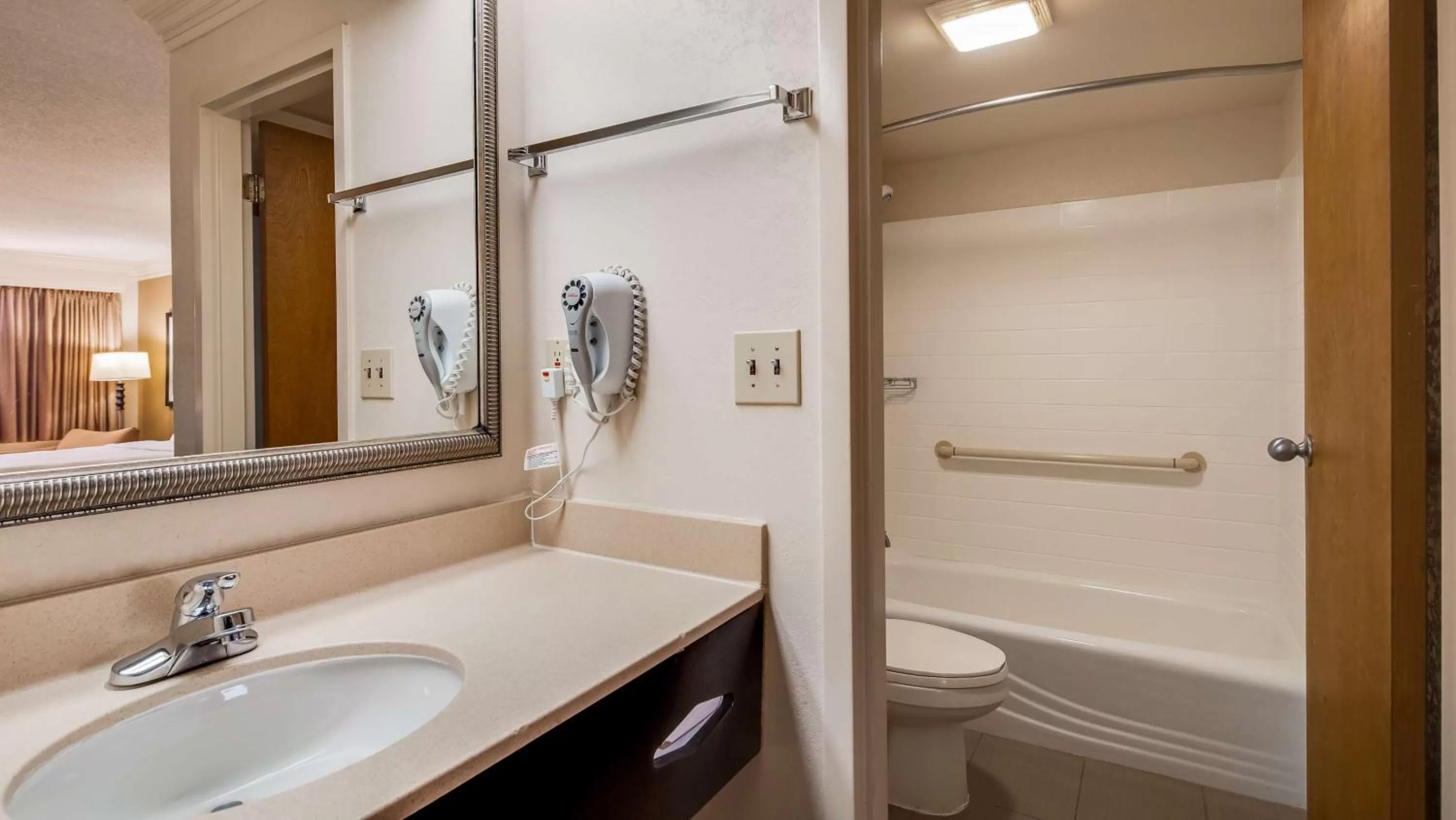 Bathroom in Best Western Inn & Suites of Macon