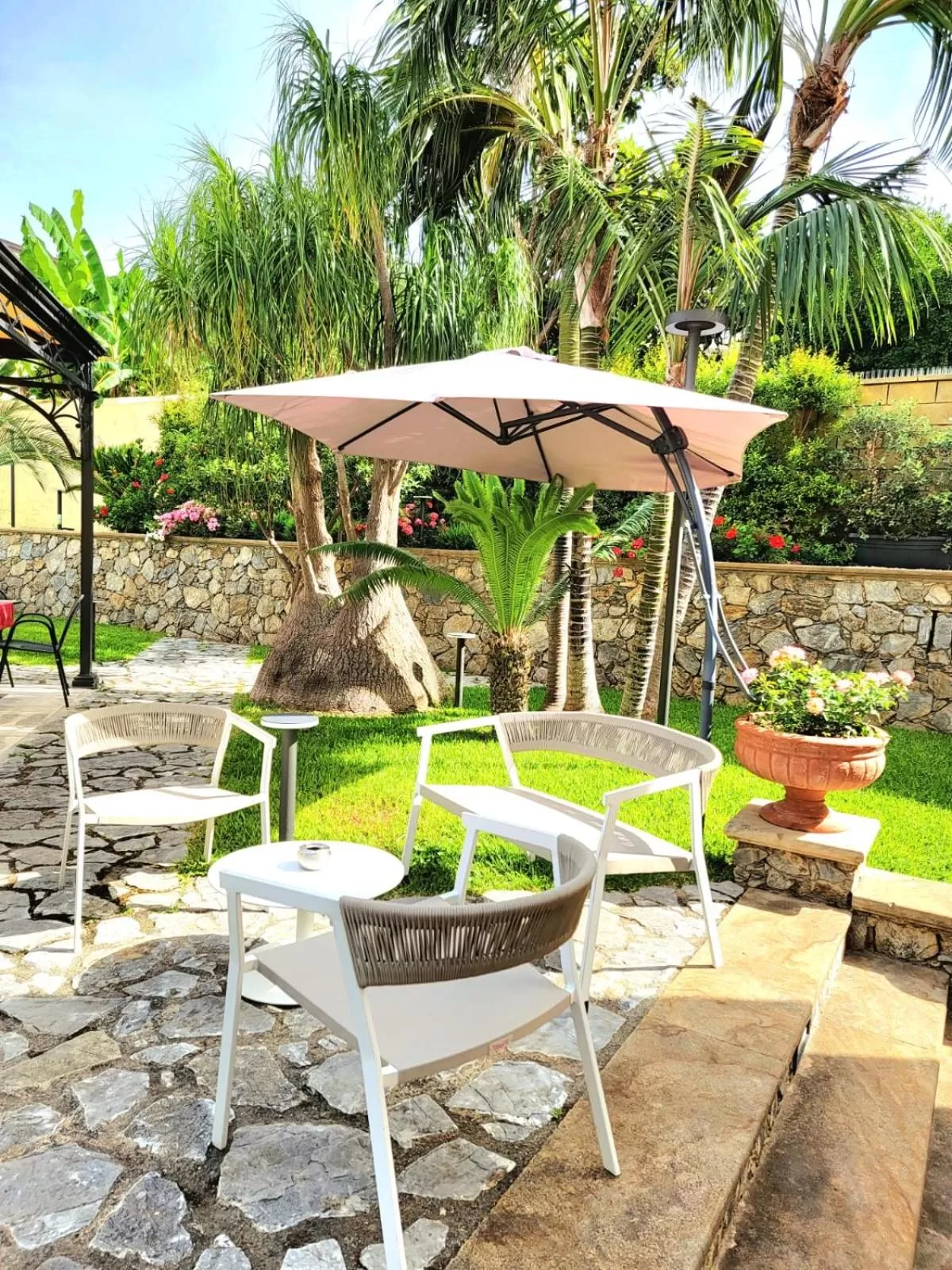 Garden in Hotel Garibaldi