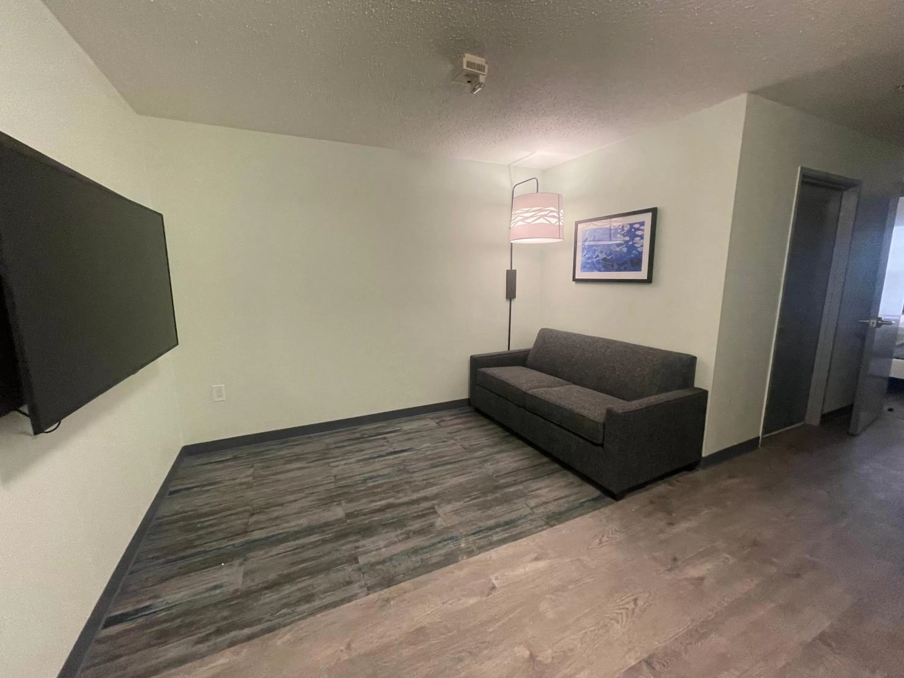 Wingate by Wyndham Waldorf - Washington DC Area