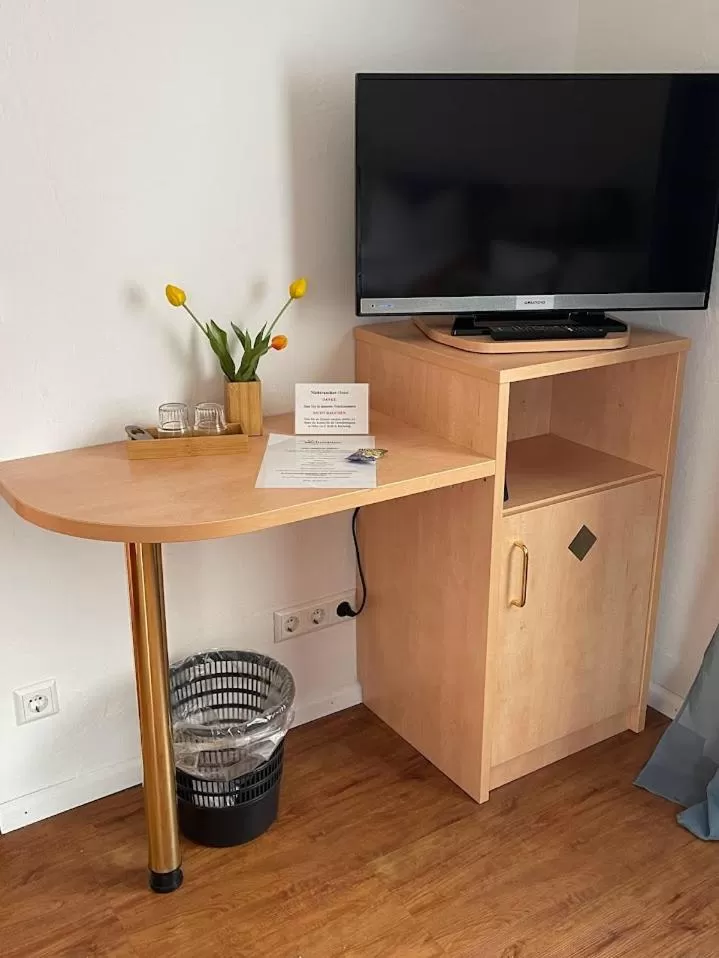 TV/Entertainment Center in zum Schwanen Garni