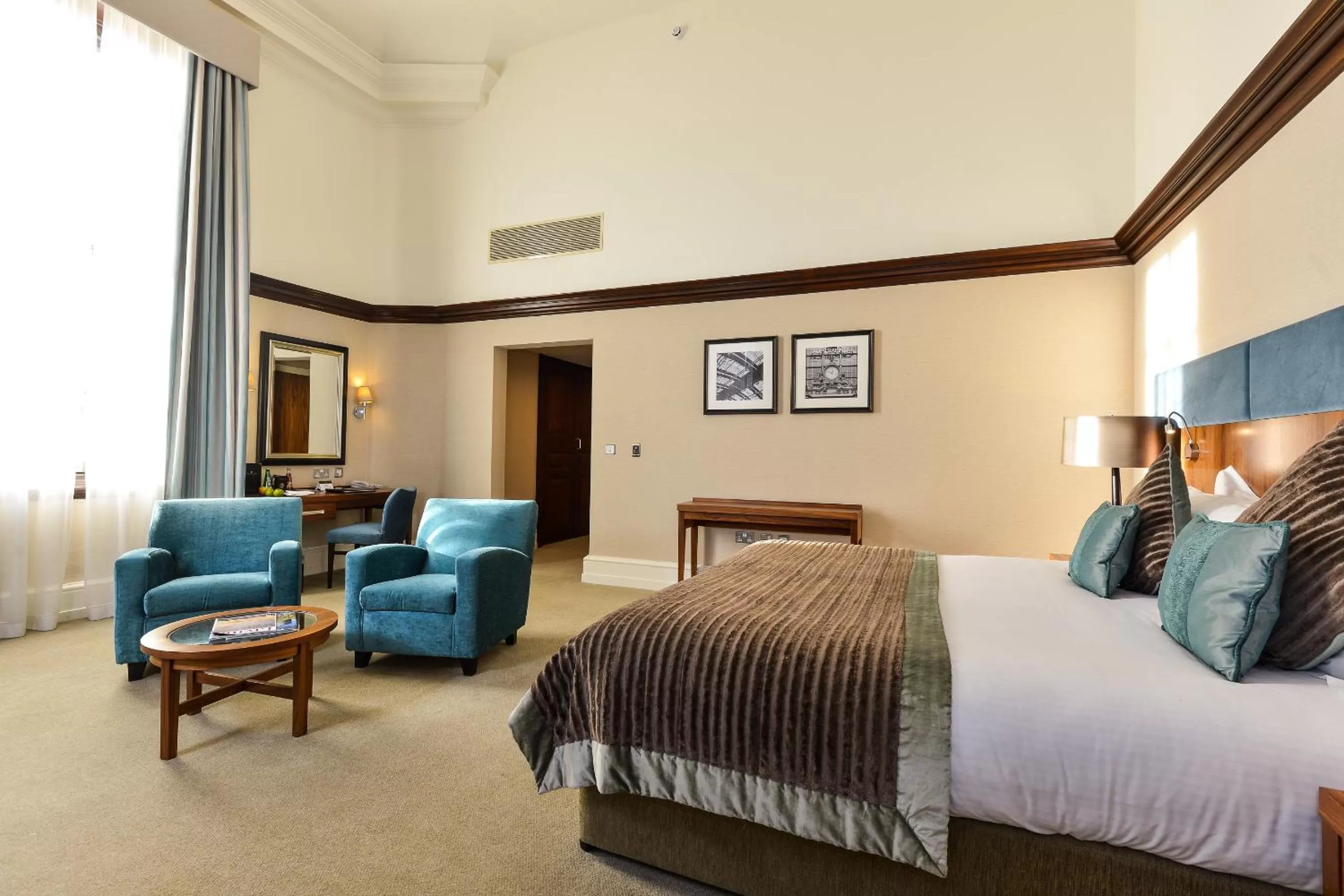 Photo of the whole room, Bed in The Grand, York