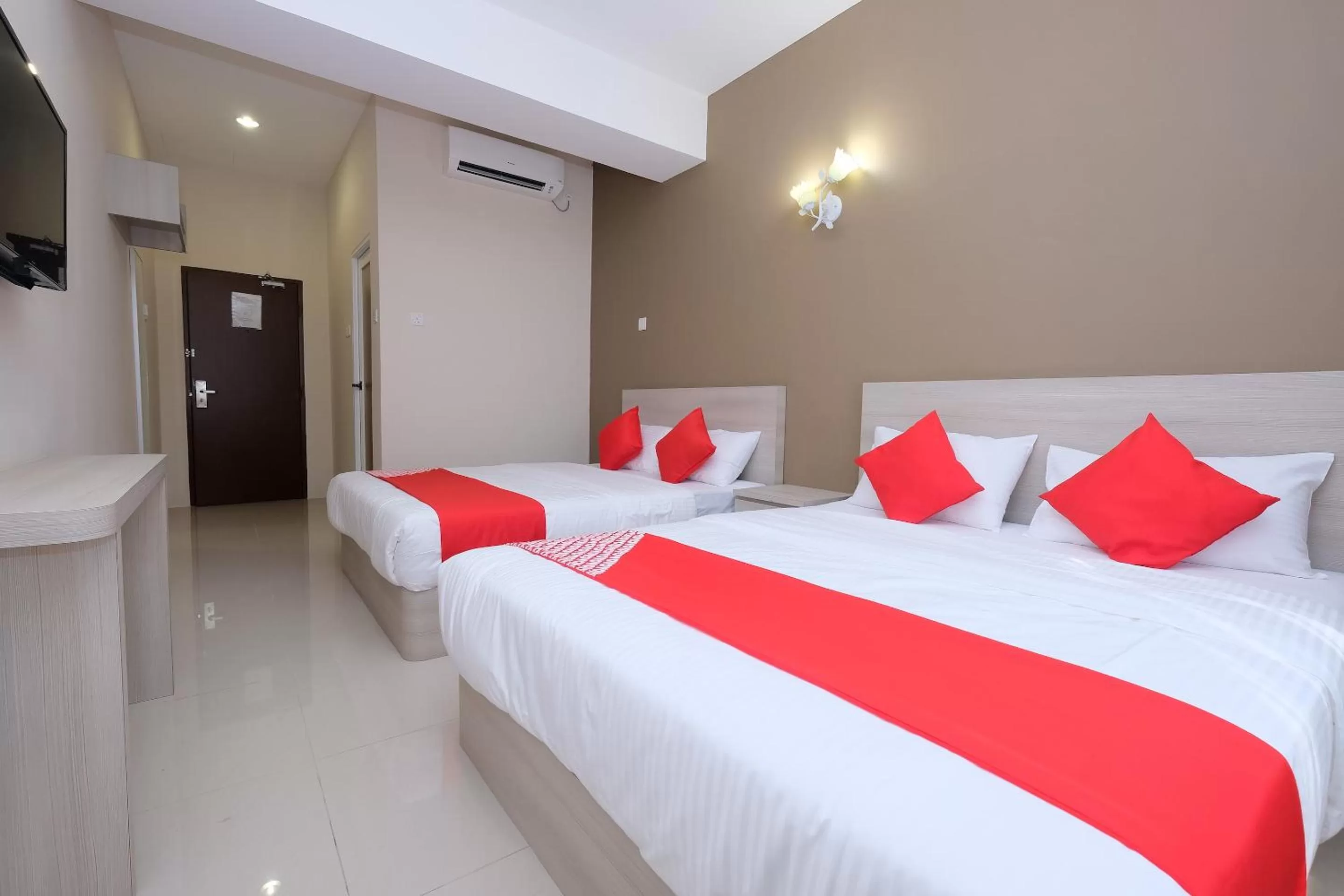 Bedroom, Bed in Super OYO 43935 Mancalin Hotel