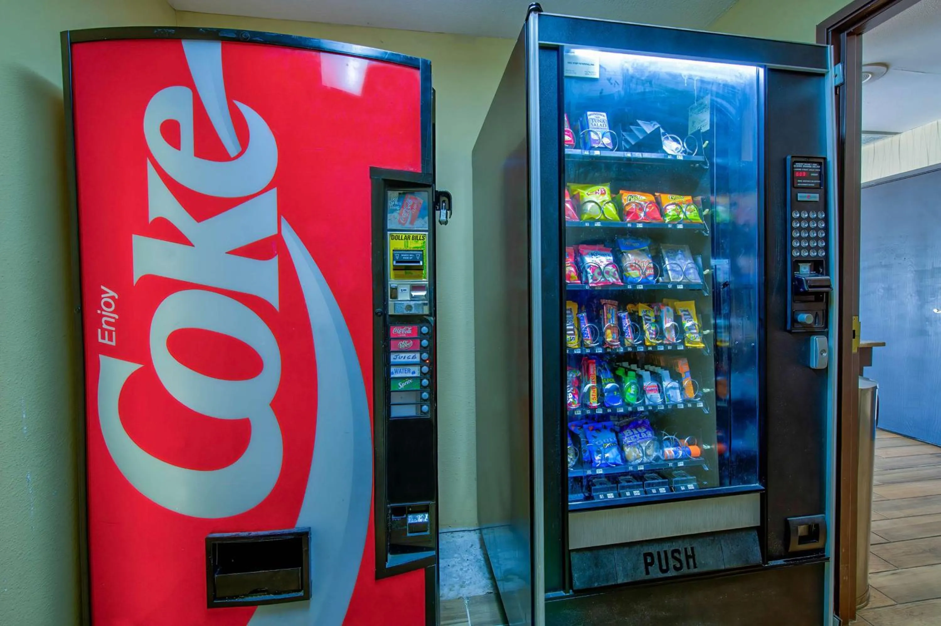 Property building in Motel 6-Arlington, TX