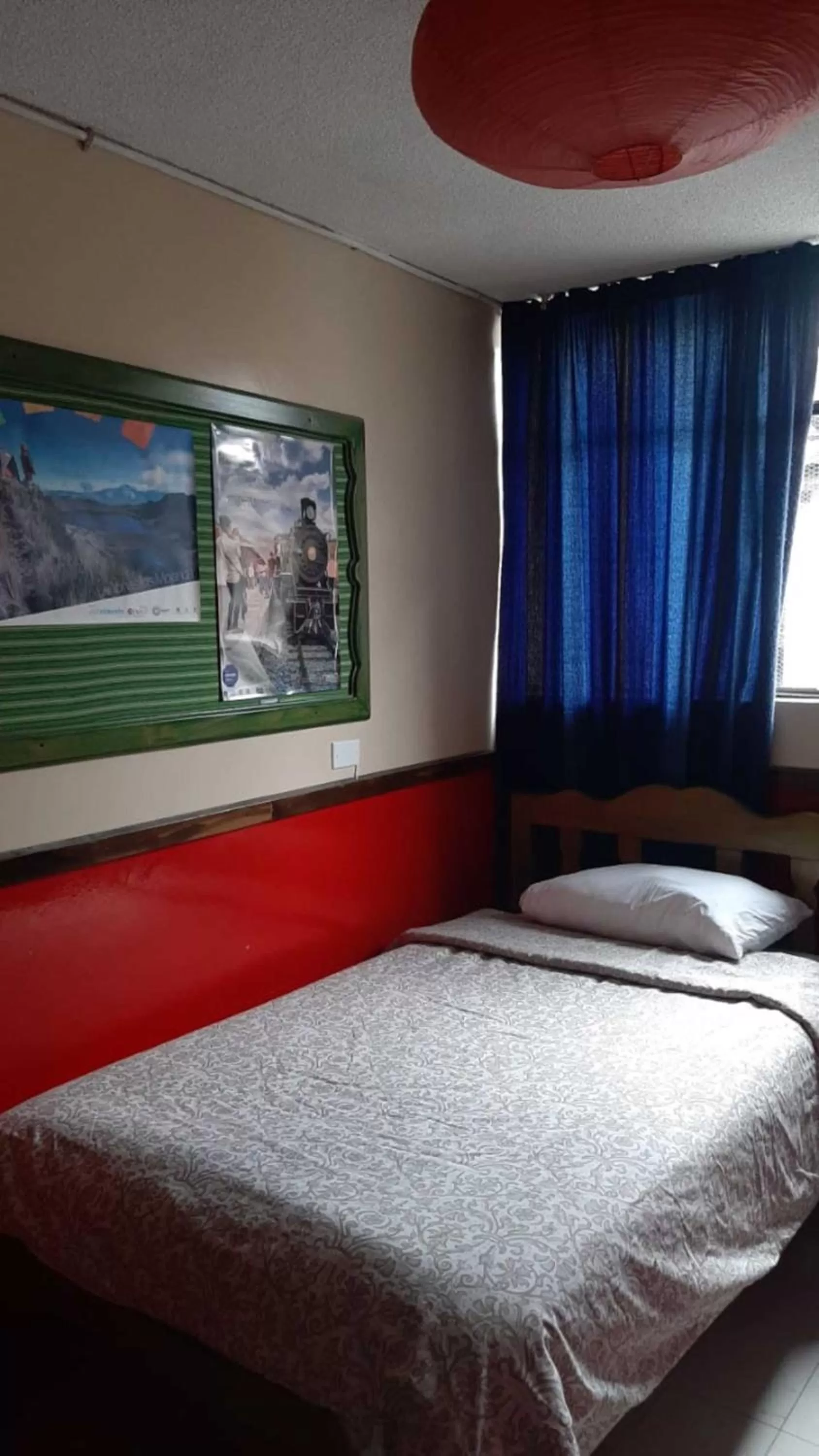 Photo of the whole room, Bed in Flying Donkey