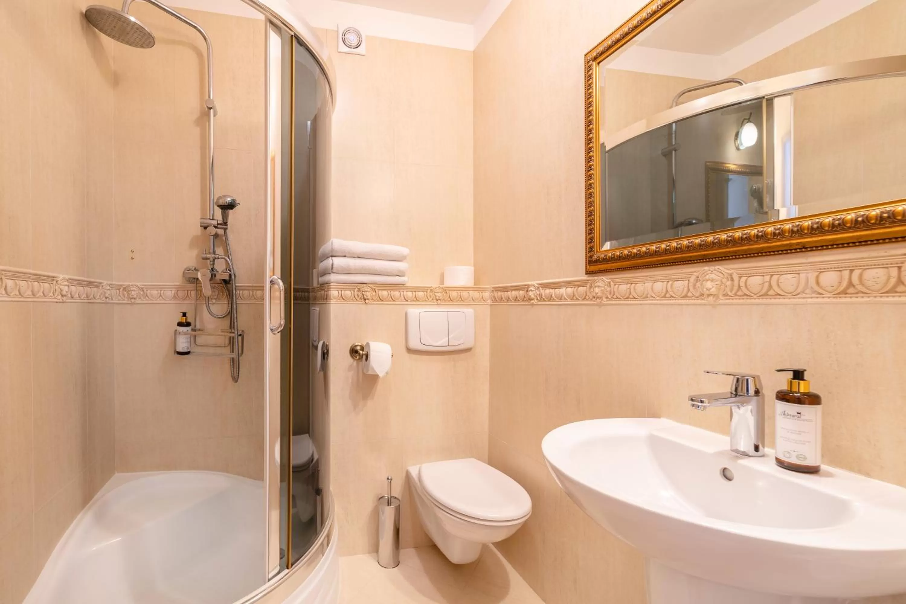 Bathroom in Pensjonat & Restauracja Admirał