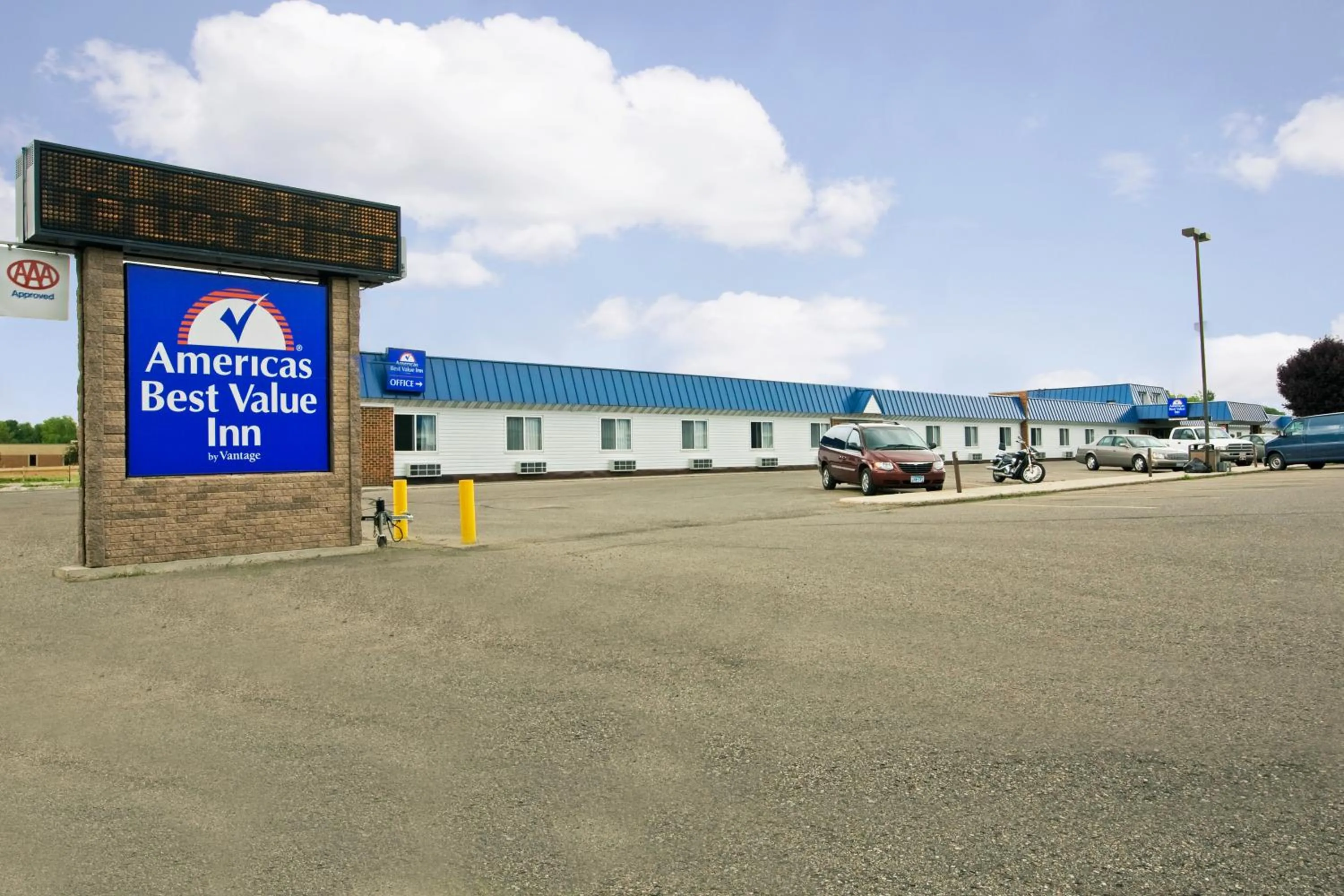 Property Building in Americas Best Value Inn Grand Forks