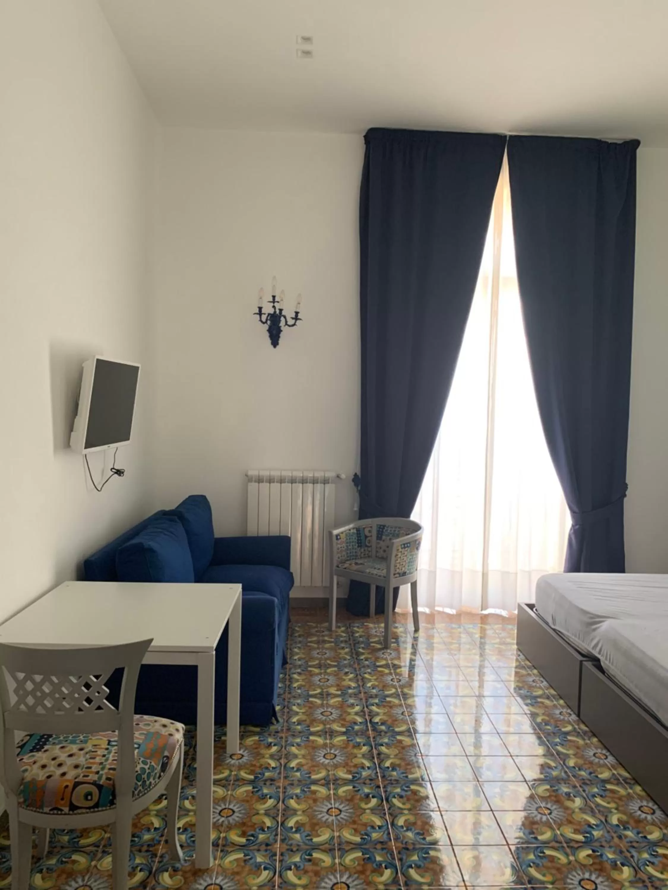 Photo of the whole room, Bed in Specchio di Parthenope B&B