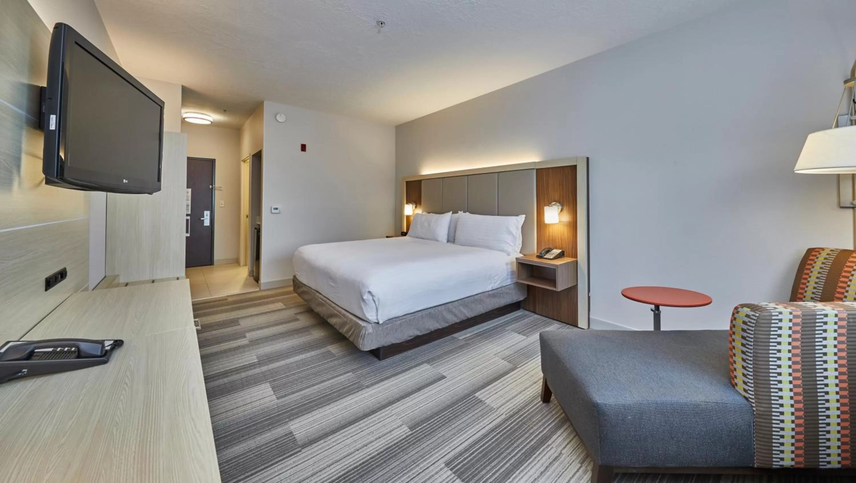 Photo of the whole room, Bed in Holiday Inn Express Hotel & Suites Medford-Central Point by IHG