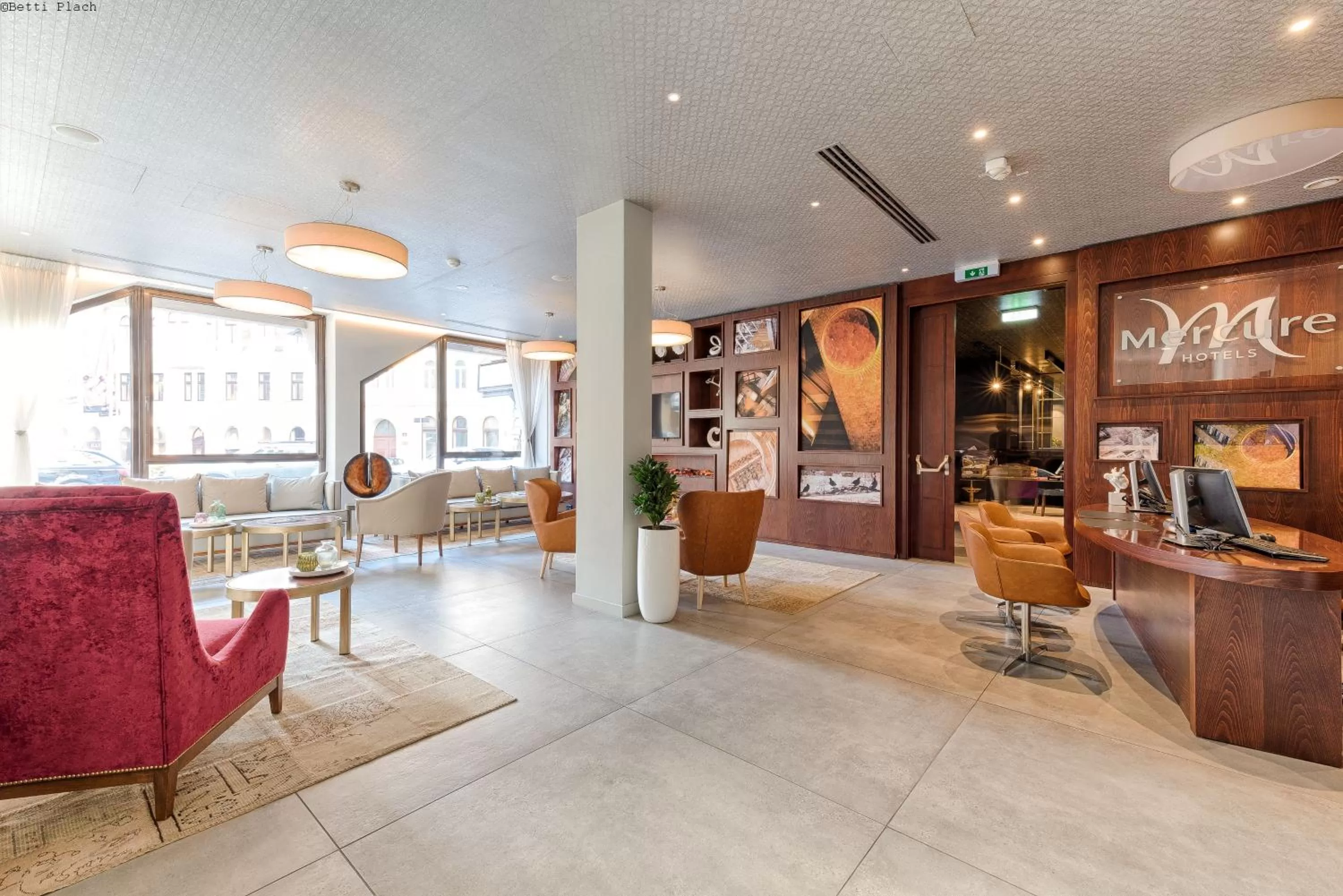 Lobby or reception in Mercure Hotel Raphael Wien