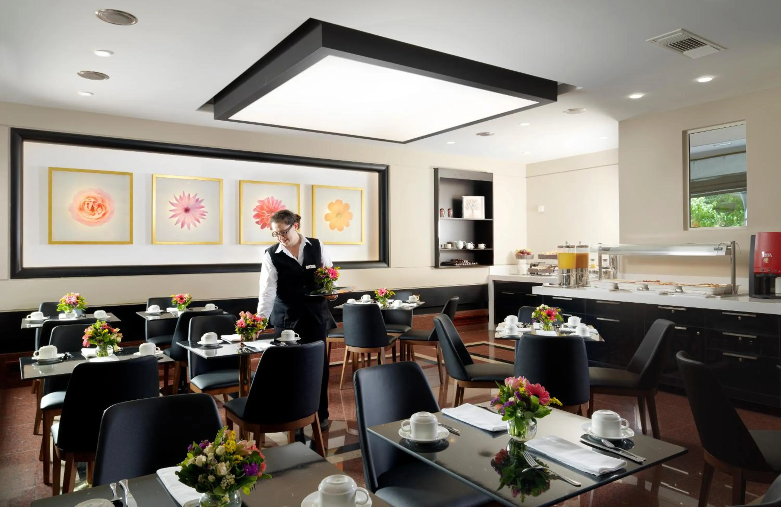 Restaurant/places to eat in Holiday Suites