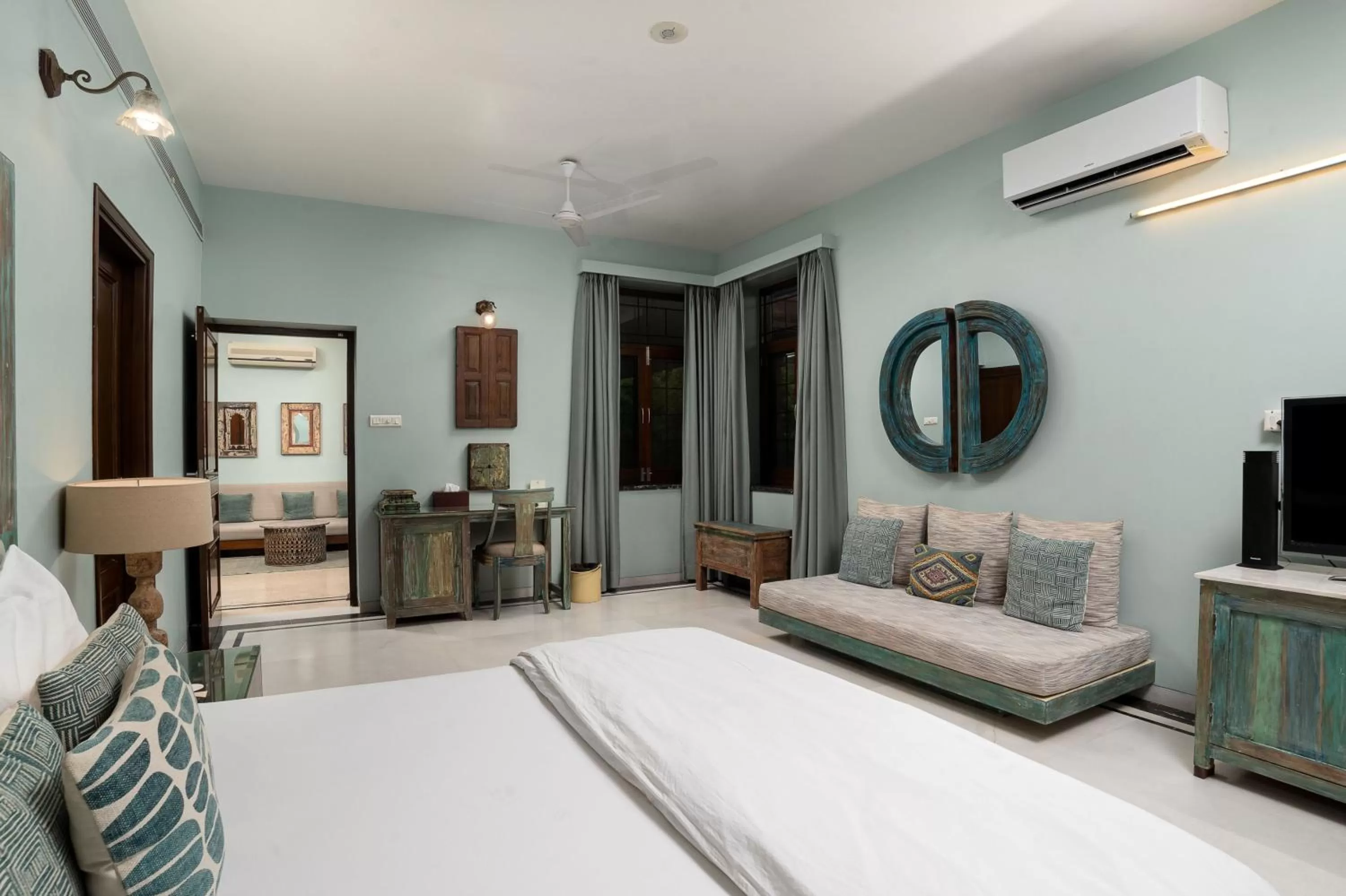 Bedroom, Bed in The Almond Tree