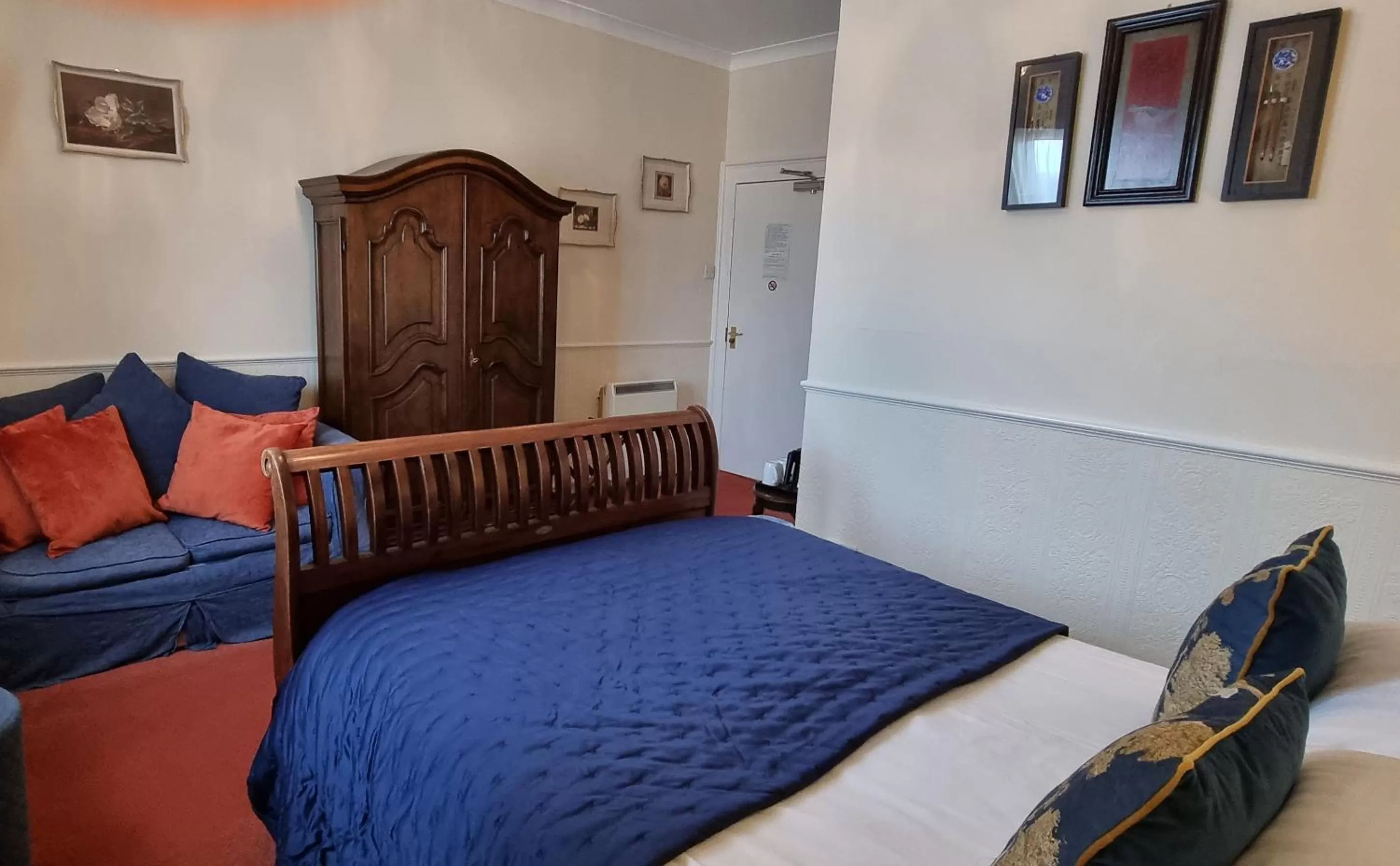 Double Room with Private Bathroom in Fairlawn House