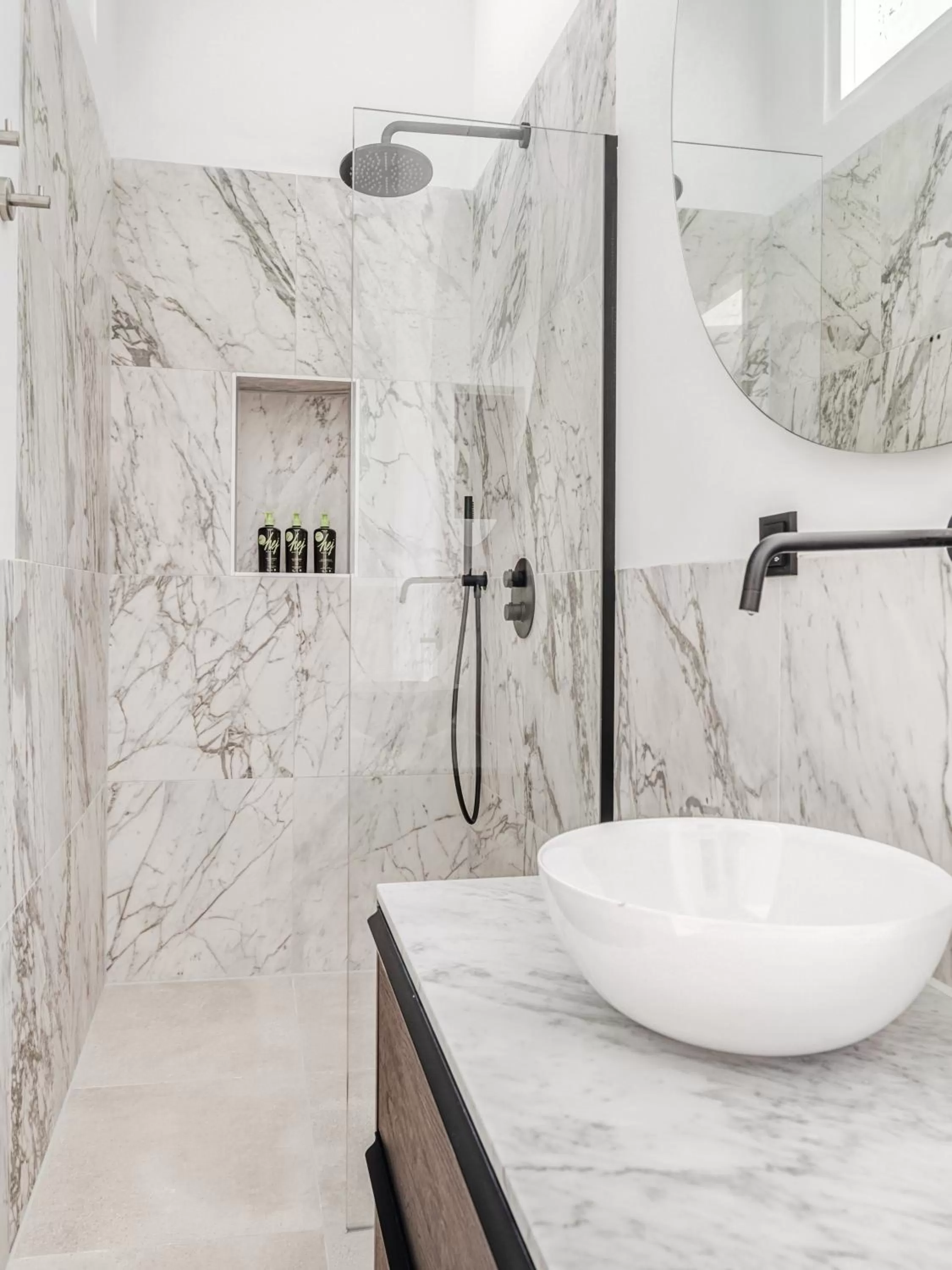 Bathroom in City Rooms Amsterdam Hemonystraat - Digital access