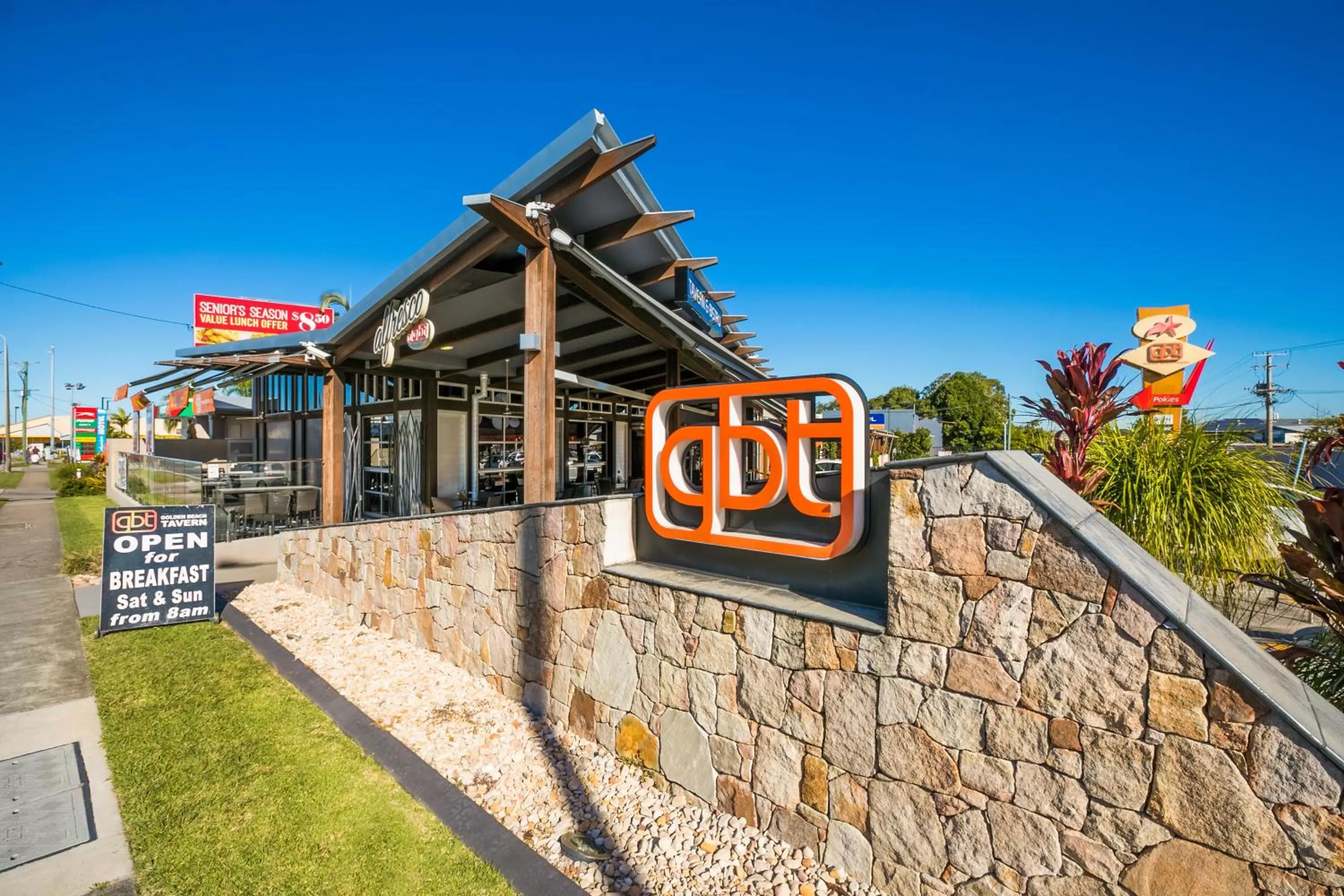 Facade/entrance in Nightcap at Golden Beach Tavern