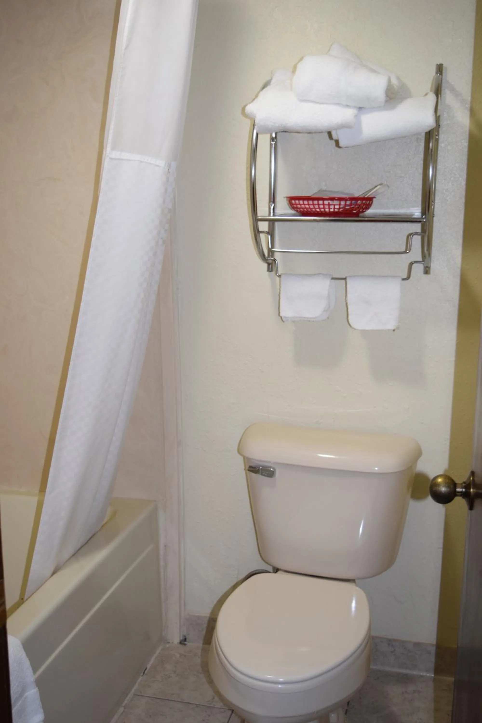 Bathroom in Travelodge Inn & Suites by Wyndham Norman