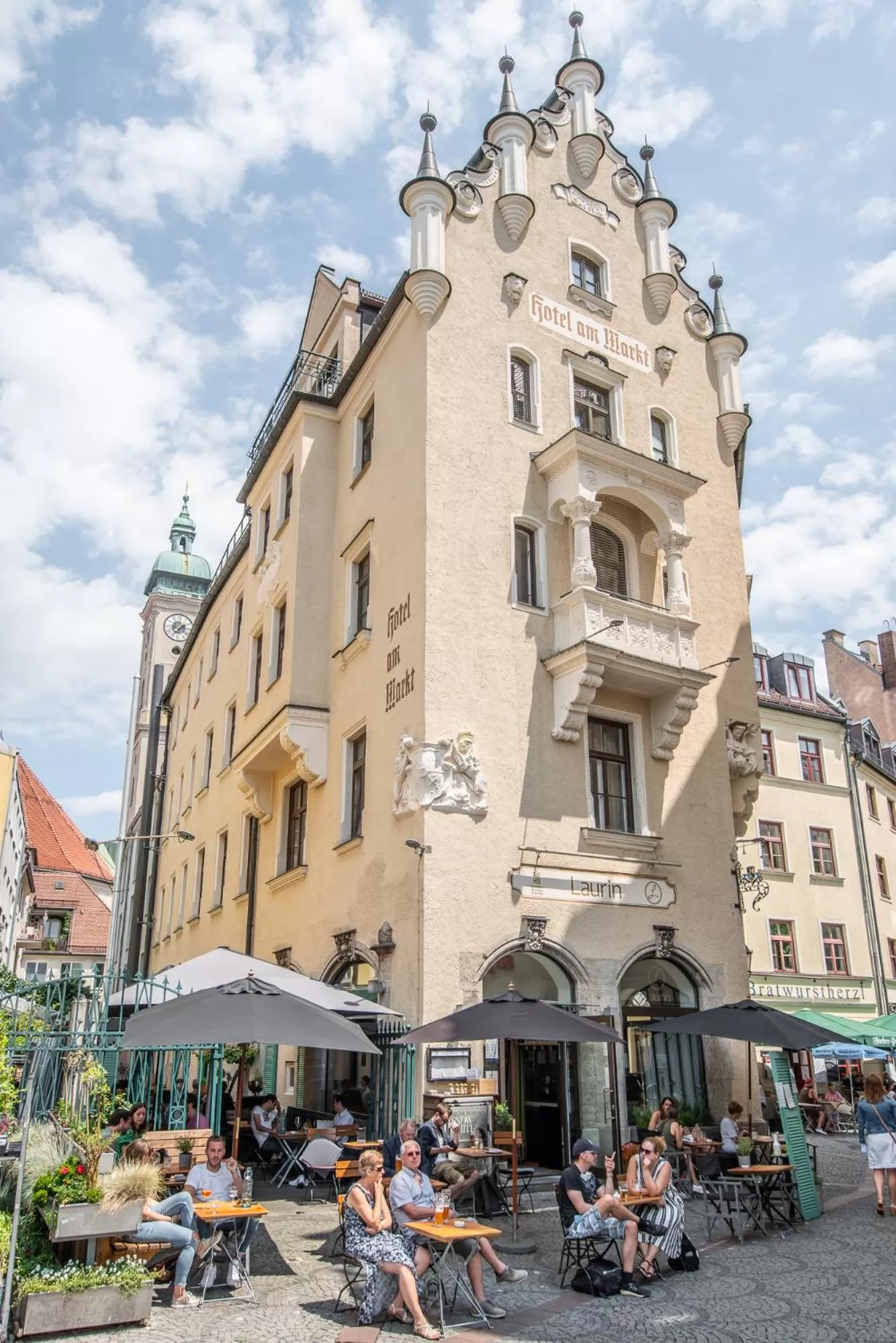 Property building in Hotel Am Markt
