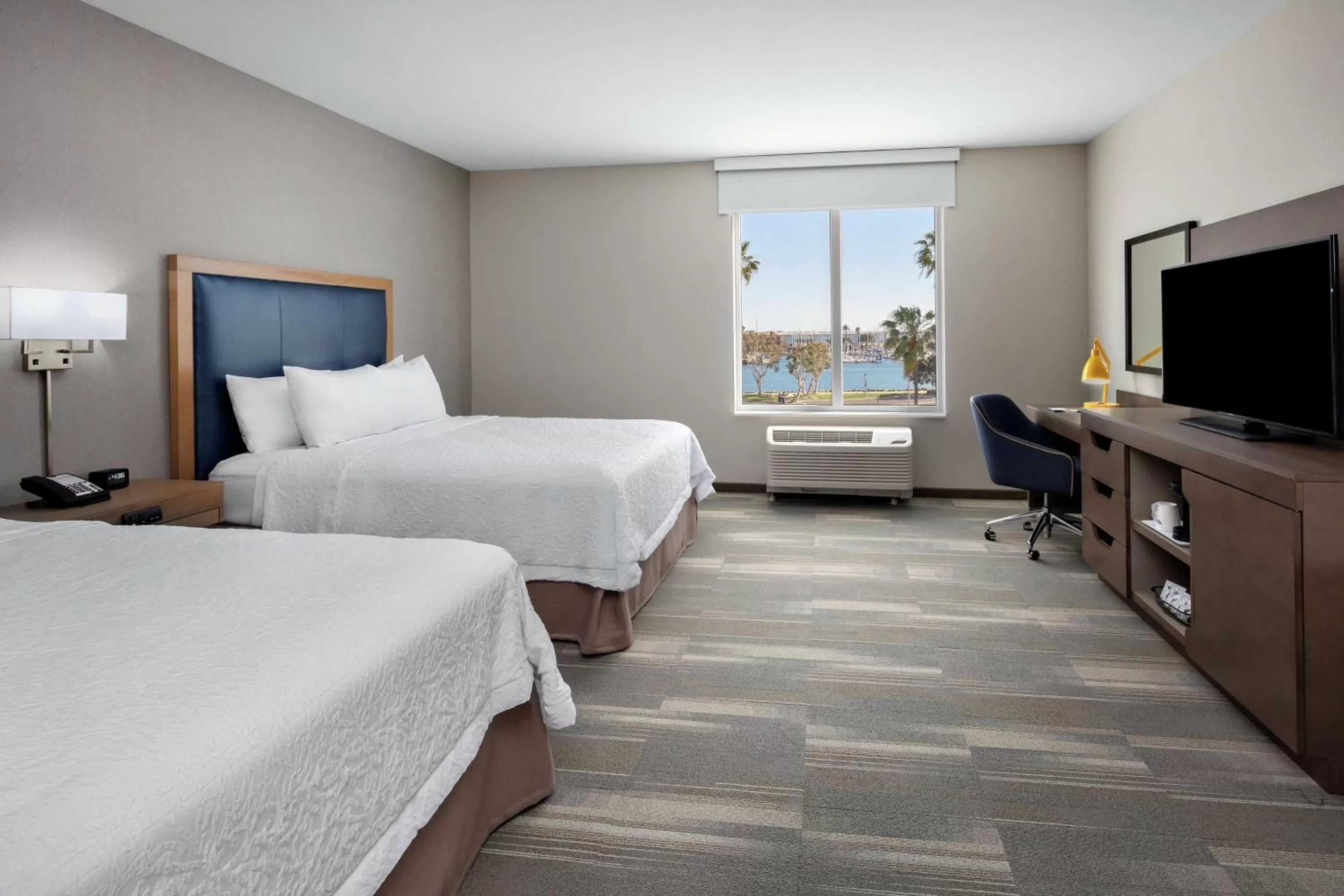 Bedroom, Bed in Hampton Inn & Suites San Diego Airport Liberty Station