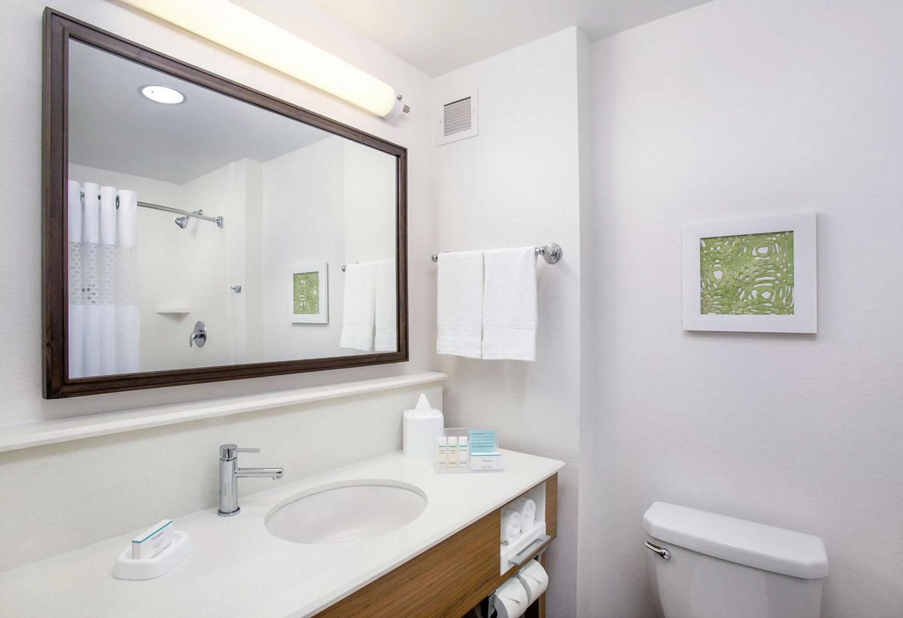 Shower in Hampton Inn & Suites Oahu Kapolei - FREE Parking - No Resort Fee