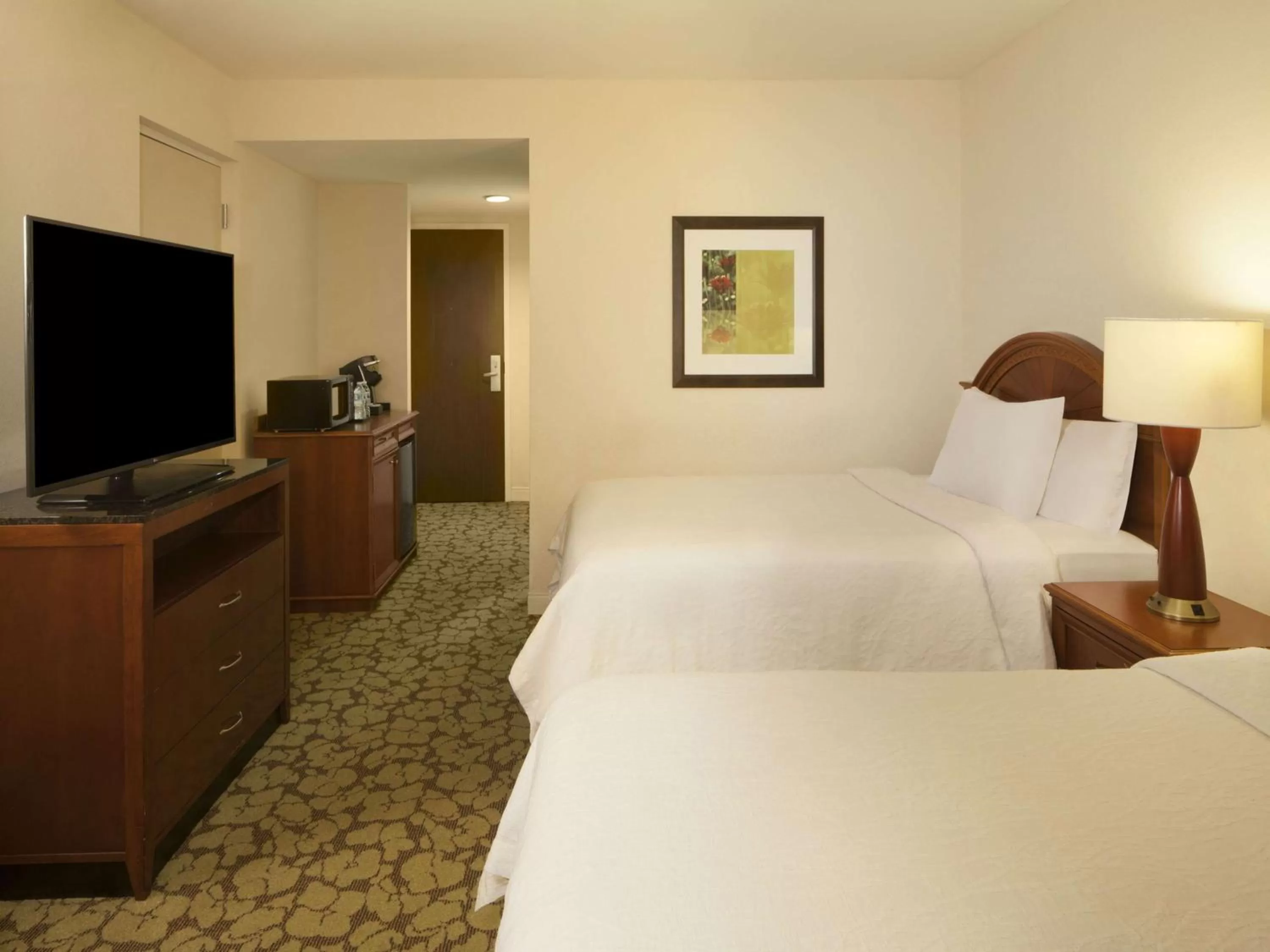 Bedroom, Bed in Hilton Garden Inn Virginia Beach Town Center