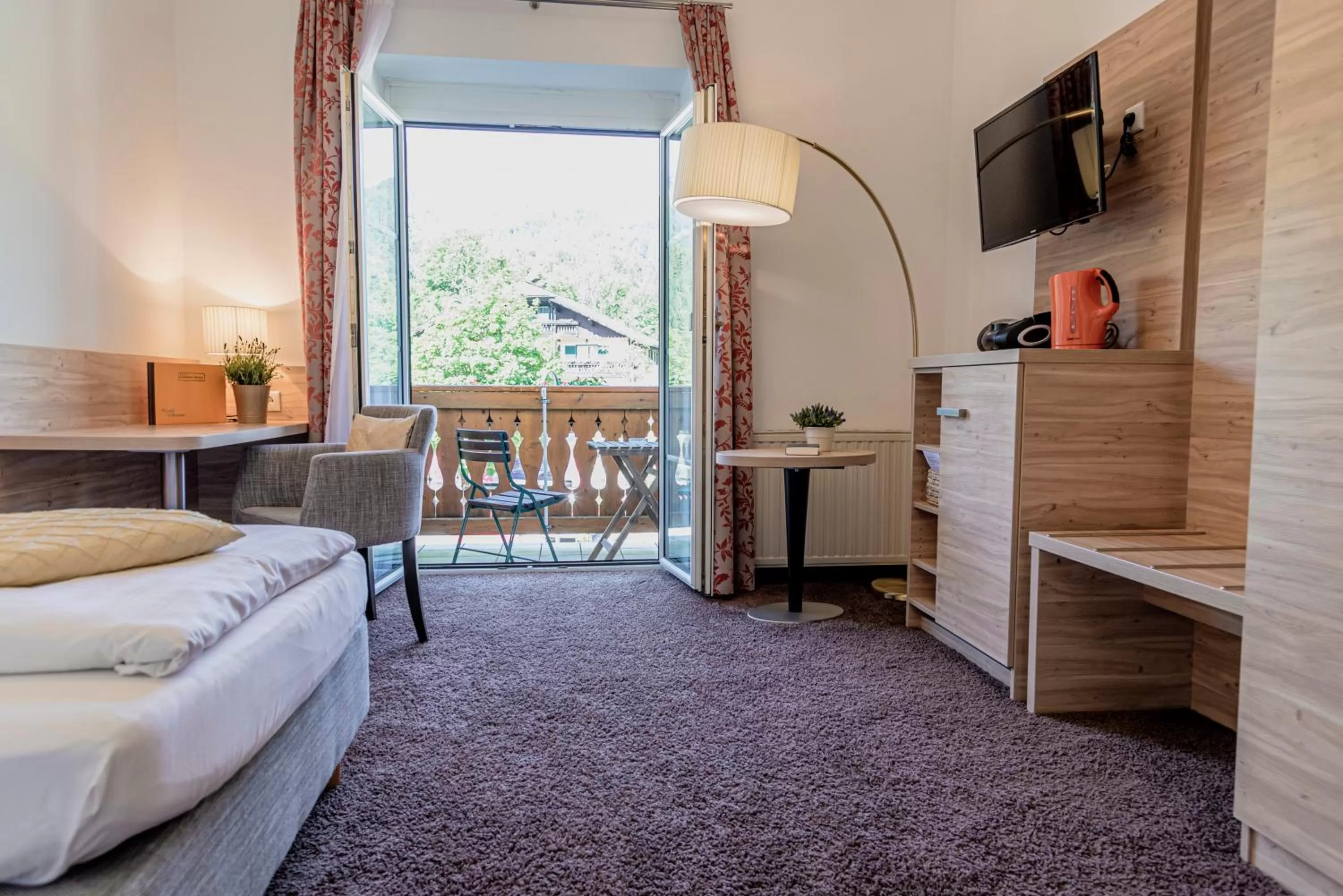 Bed in Wohlfühlhotel Goiserer Mühle