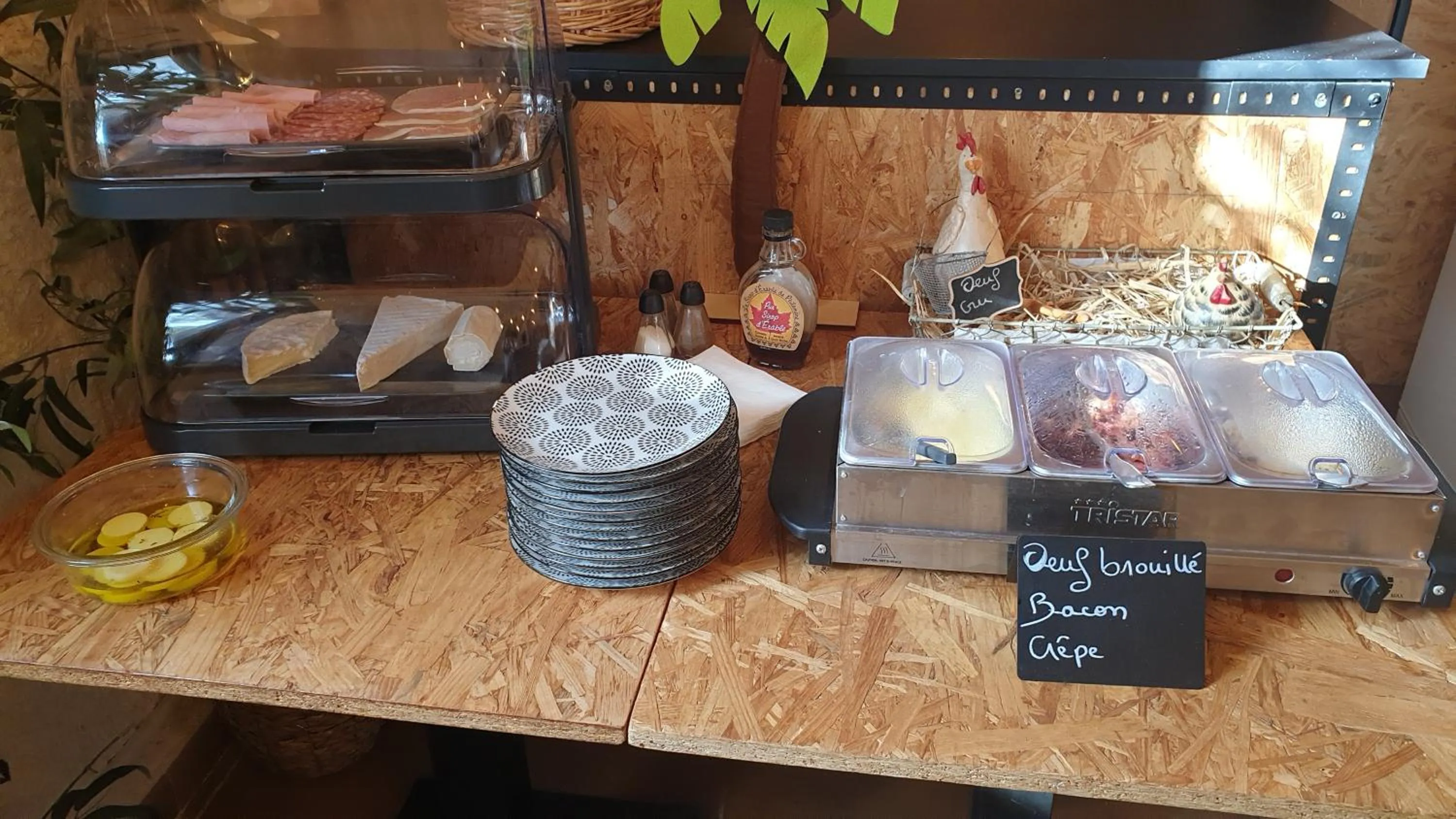 Buffet breakfast in Hotel Chanteplage