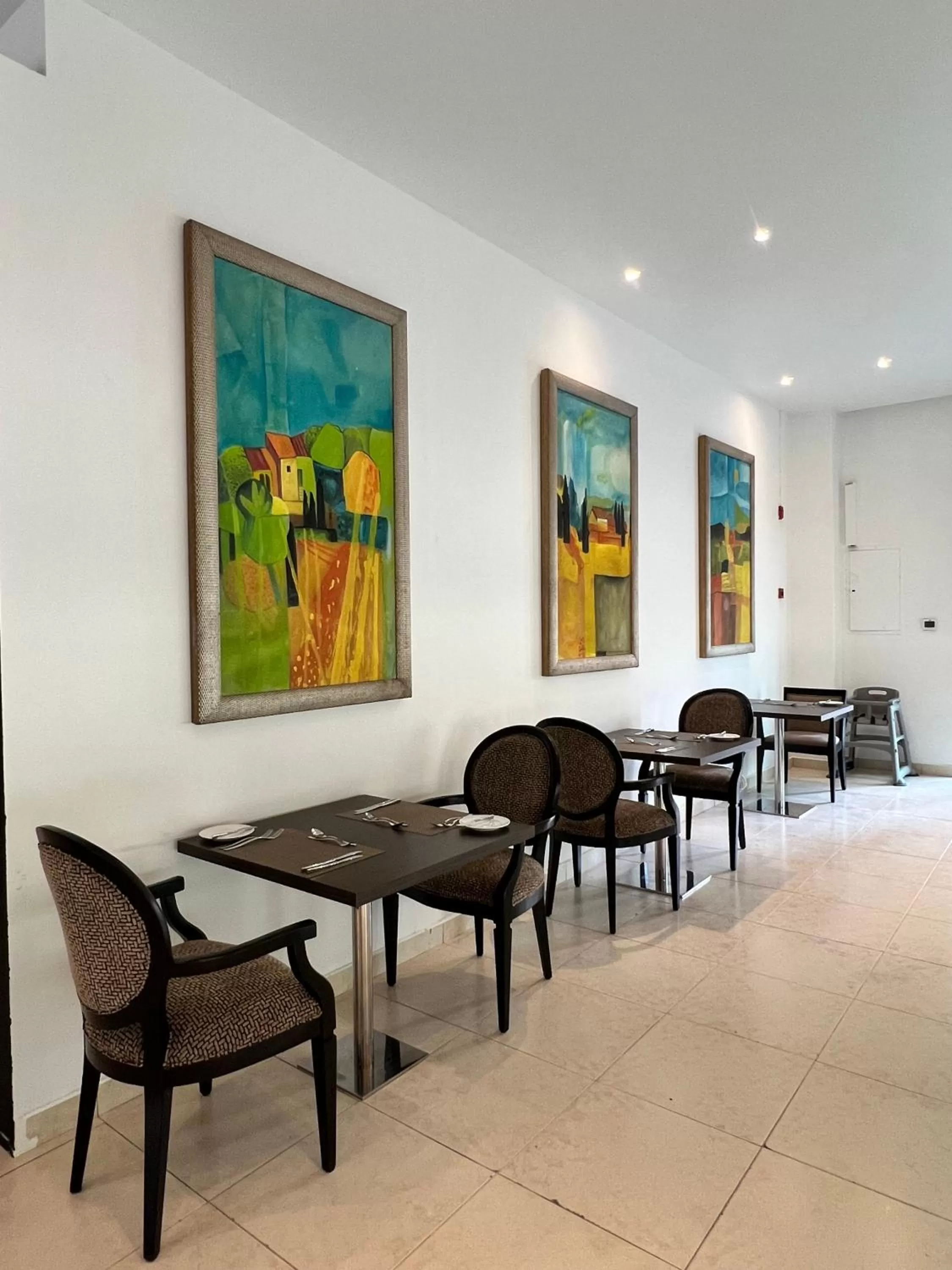 Restaurant/places to eat in City Seasons Suites