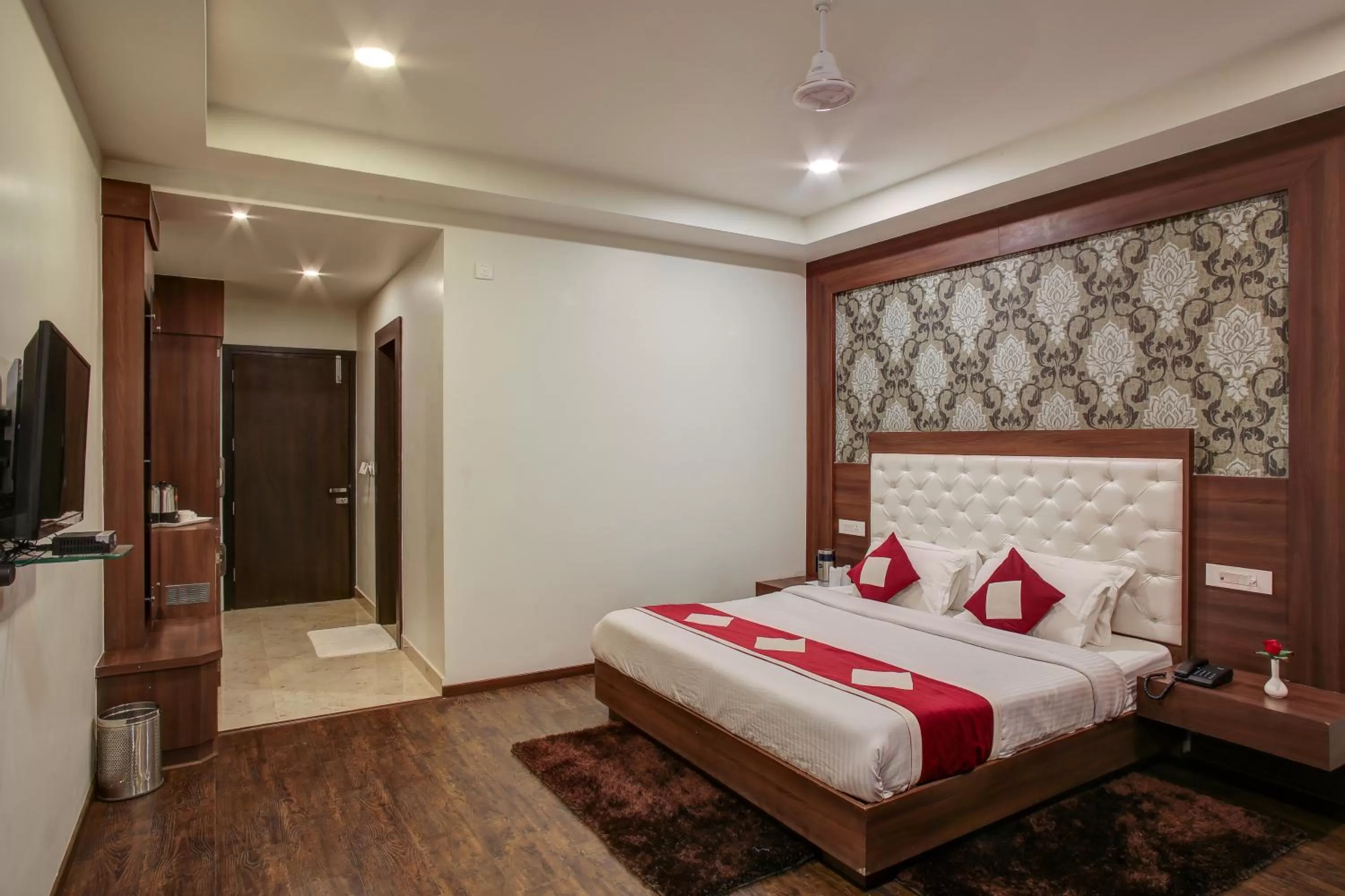 TV and multimedia, Bed in Hotel The Royal Krishna