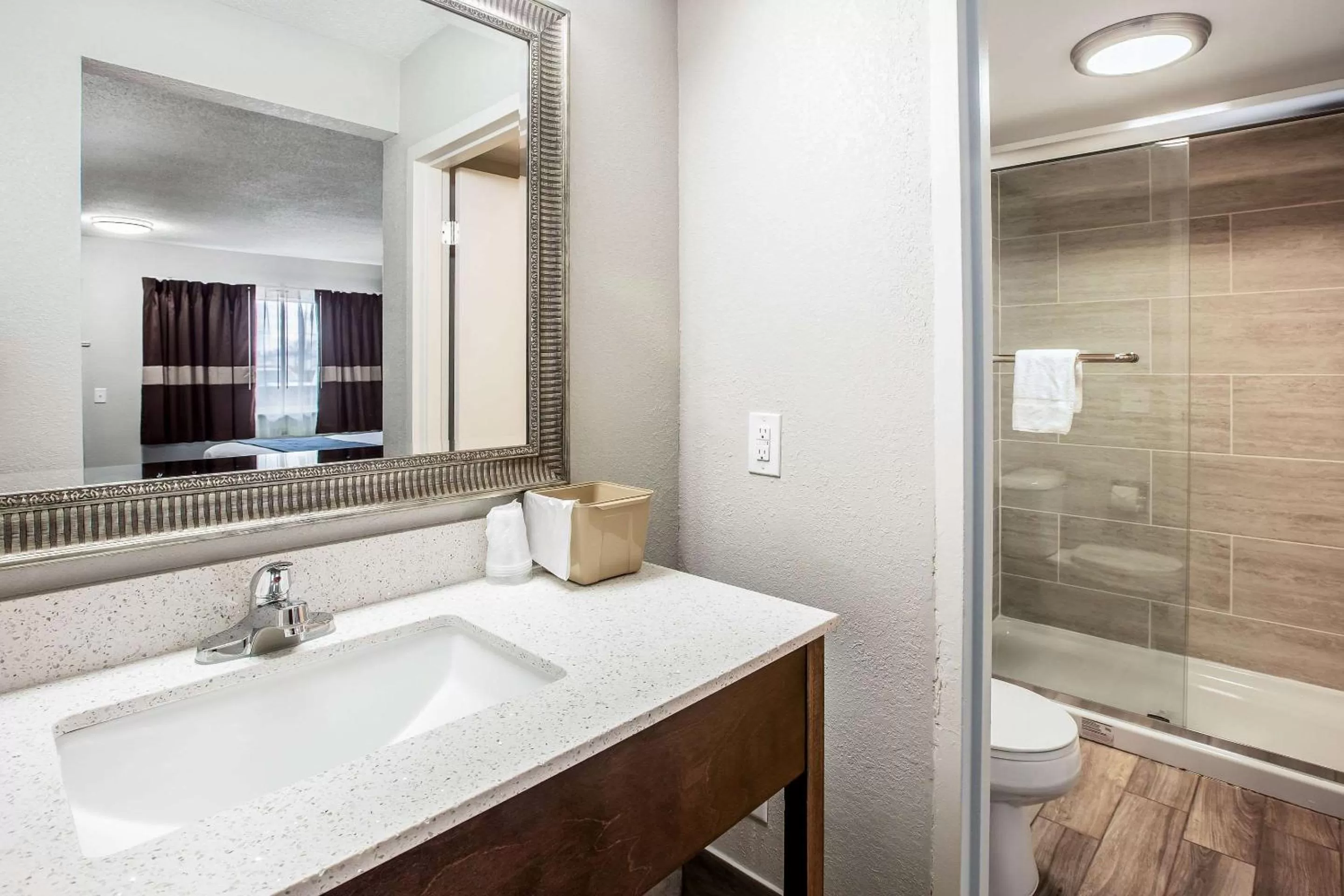 Bedroom in Clarion Pointe East Lansing University Area