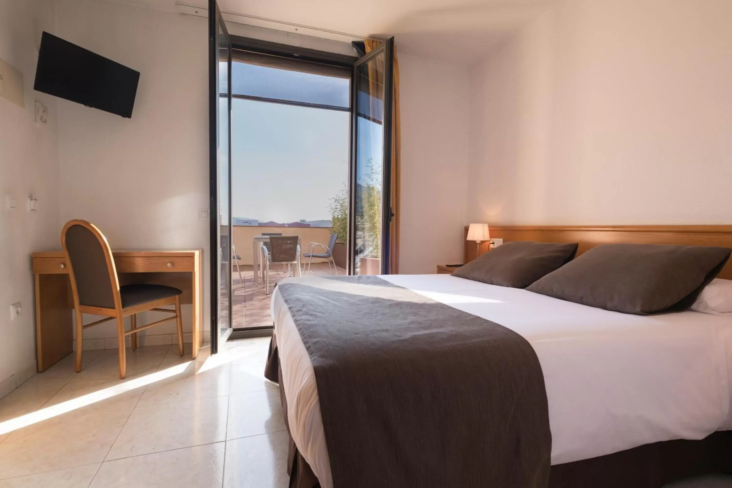 Superior Double Room with Terrace in Hotel Alta Garrotxa Superior Double Room with Terrace in Hotel Alta Garrotxa