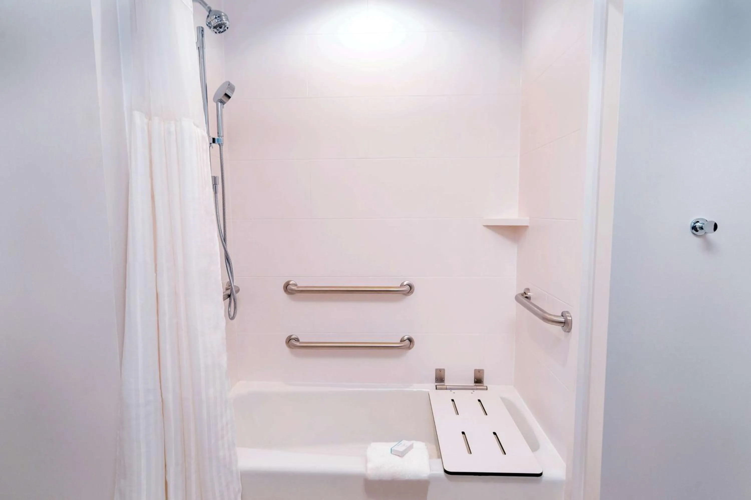 Bathroom in Hilton Garden Inn Cedar Park Austin