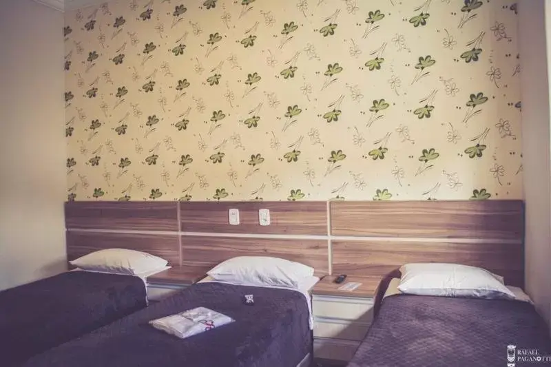 Triple Room in Jardim Hotel Triple Room in Jardim Hotel