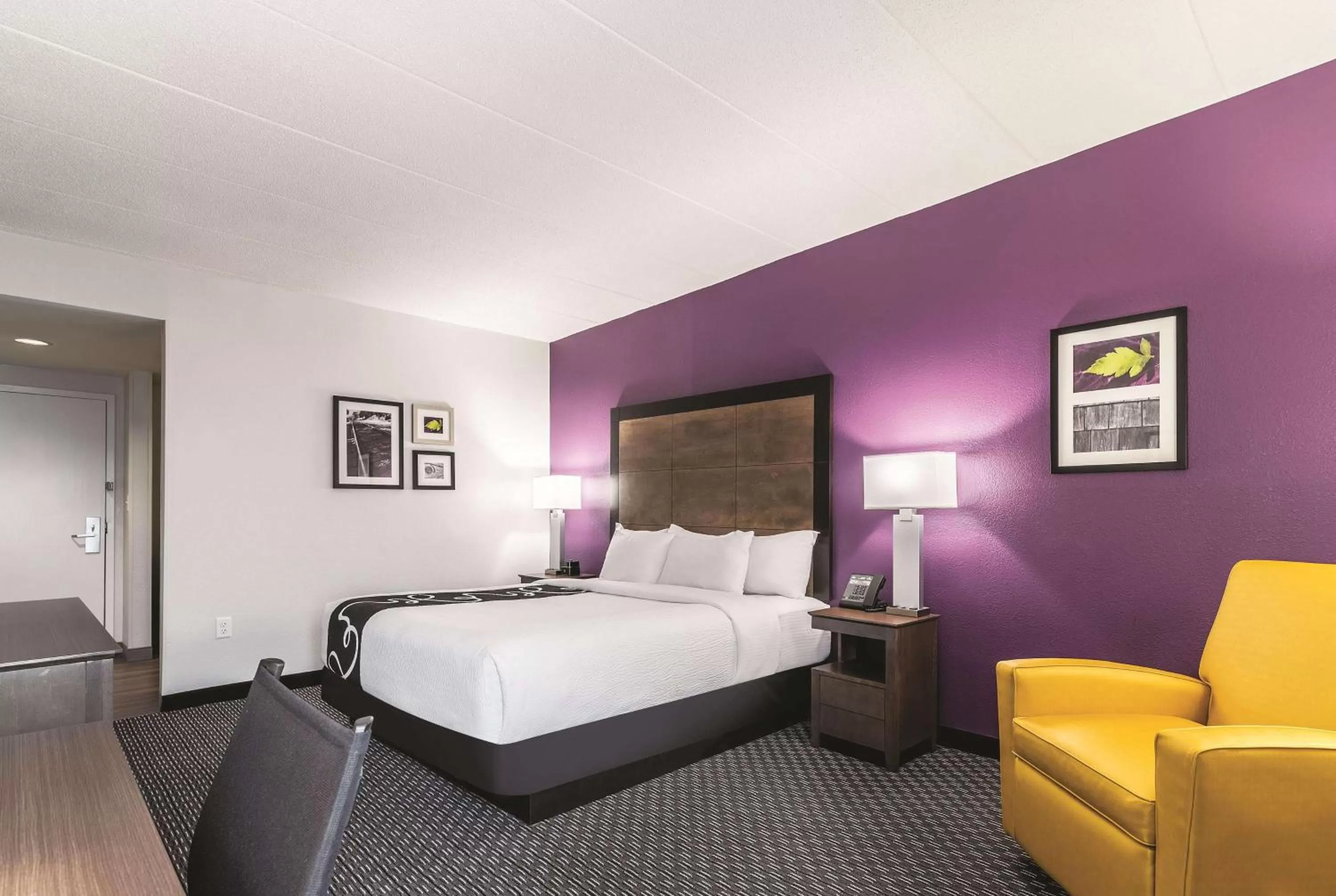 Photo of the whole room, Bed in La Quinta by Wyndham Atlanta Conyers