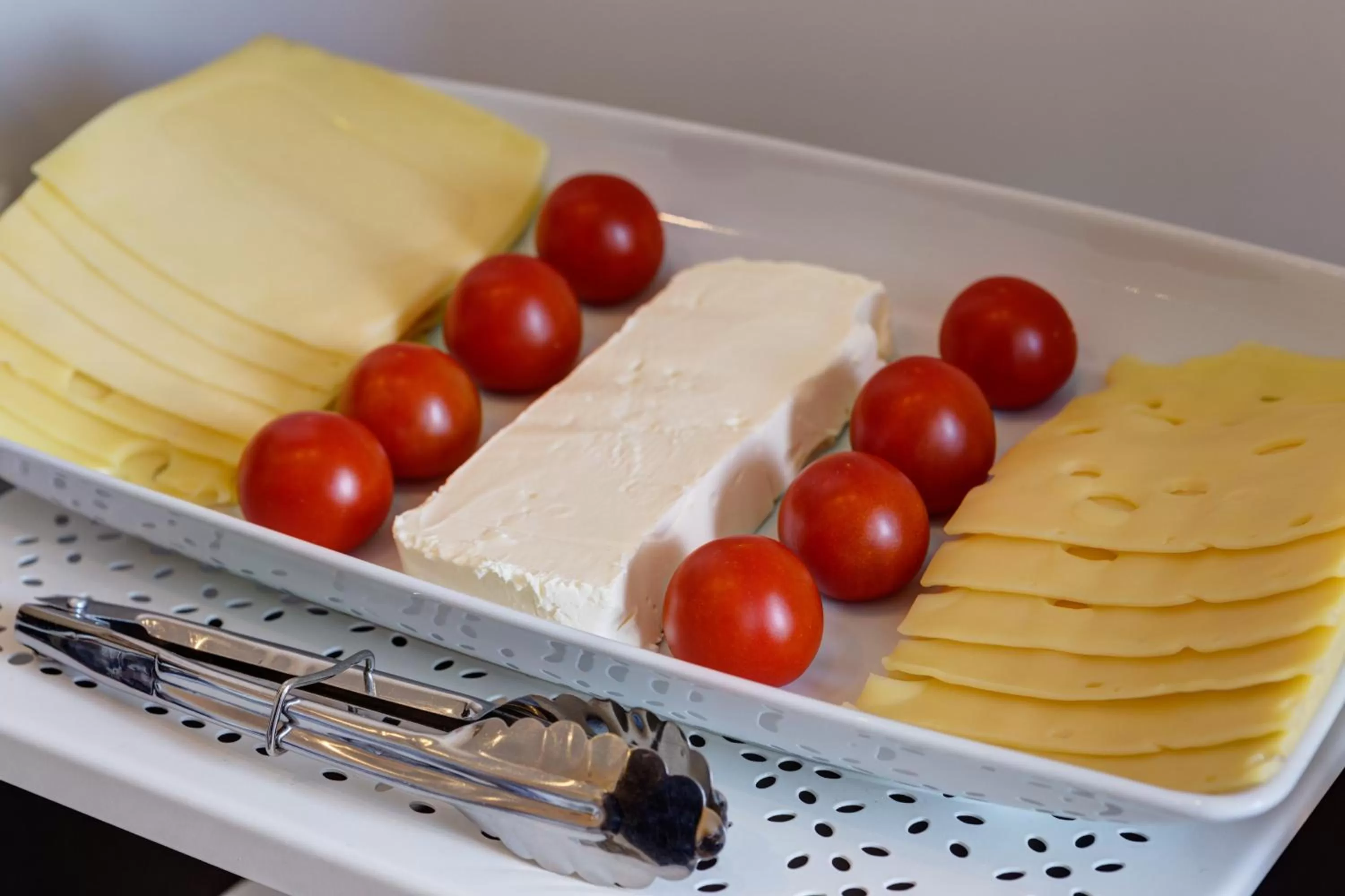 Buffet breakfast in Little Rhome Suites