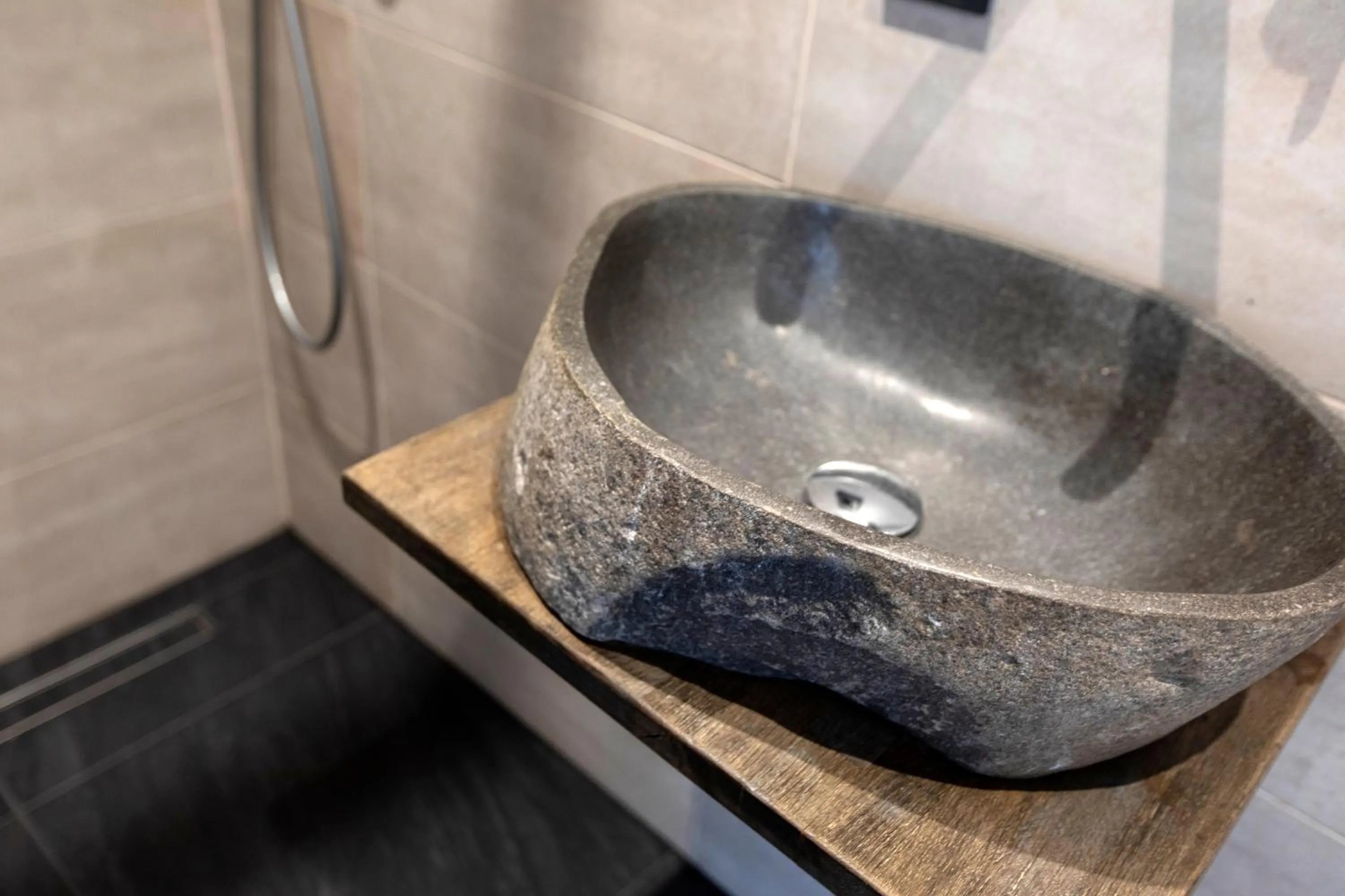 Bathroom in Quentin Golden Bear Hotel