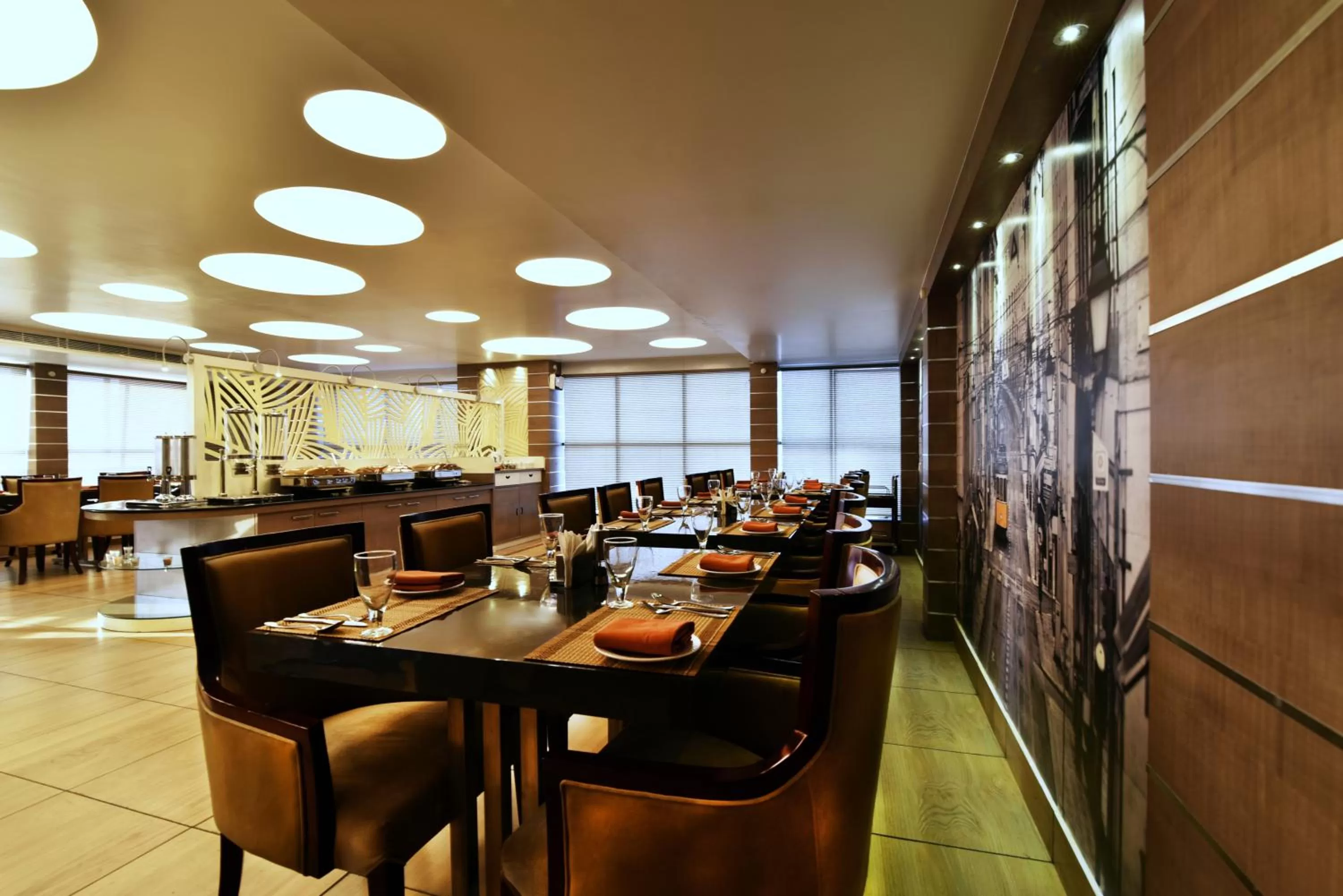 Restaurant/places to eat in Hotel Kama International