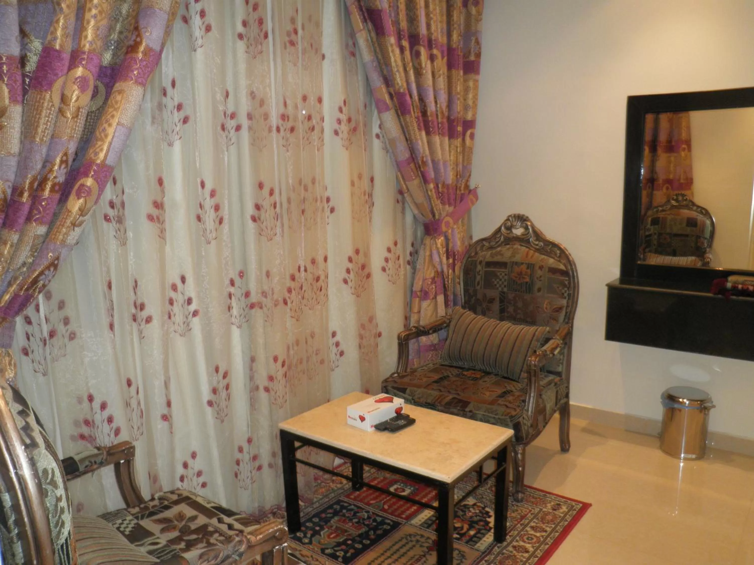 Seating area in Marina Royal Hotel Suites