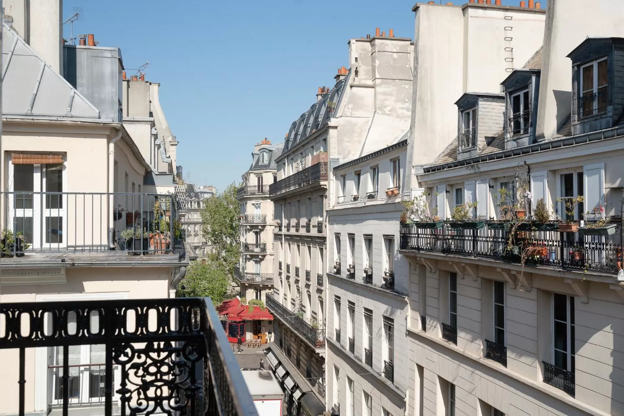Balcony/Terrace in Hotel Saint-Louis en L'Isle - Notre-Dame