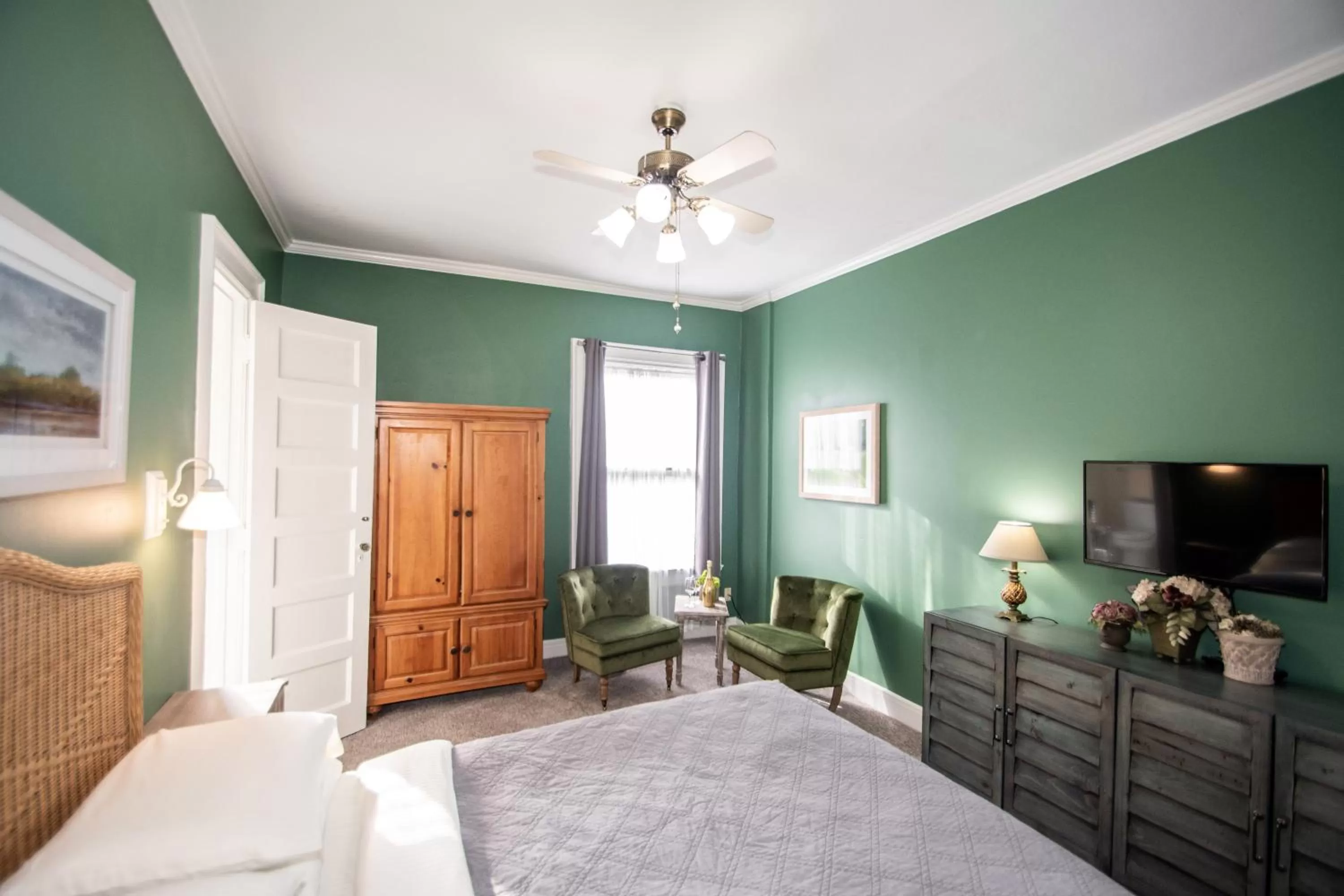 TV and multimedia, Bed in Looking Glass Inn