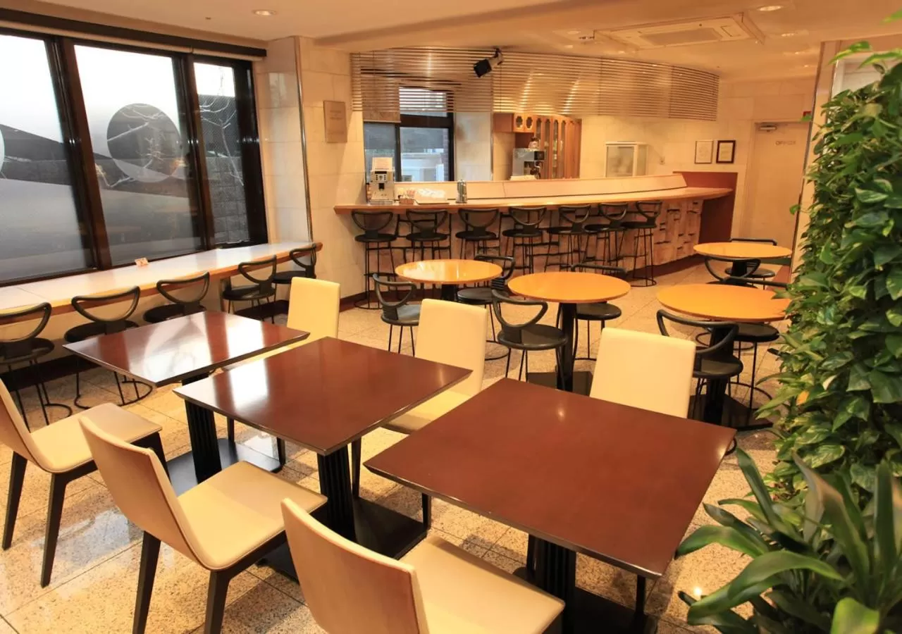 Lounge or bar in Urban Hotel Kyoto