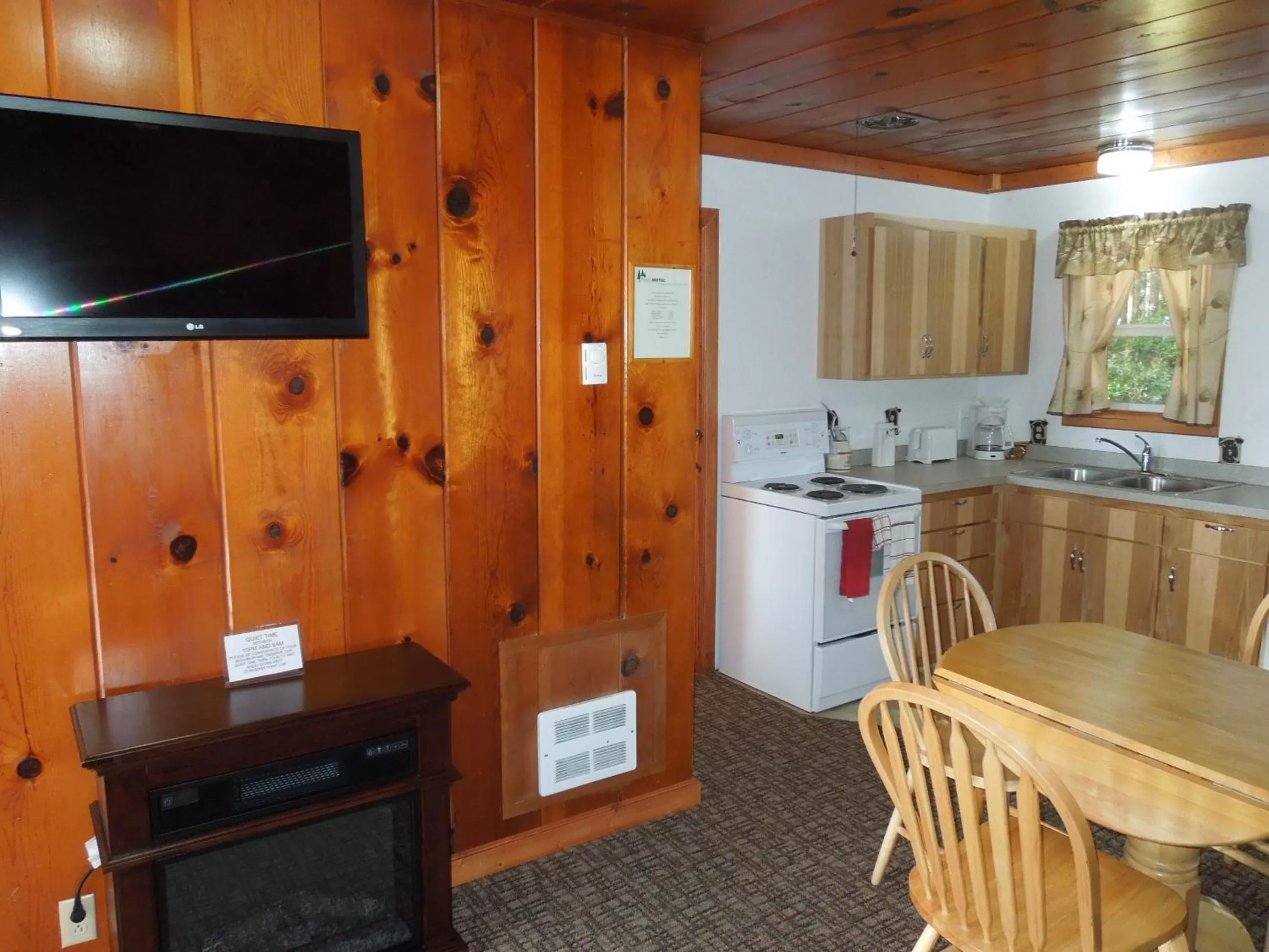 TV and multimedia in Park Motel and Cabins