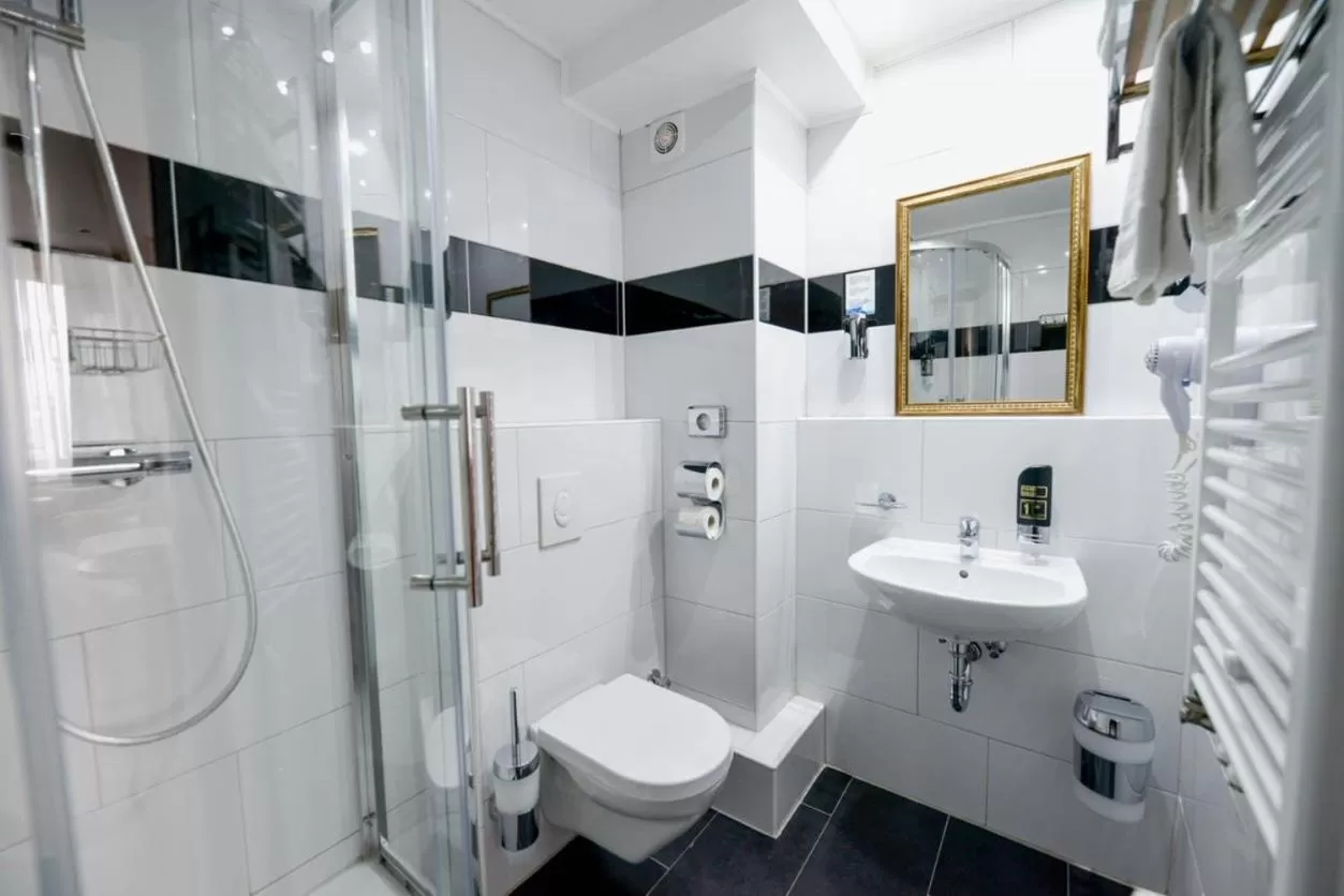 Shower in Alexander Business Hotel Hannover City