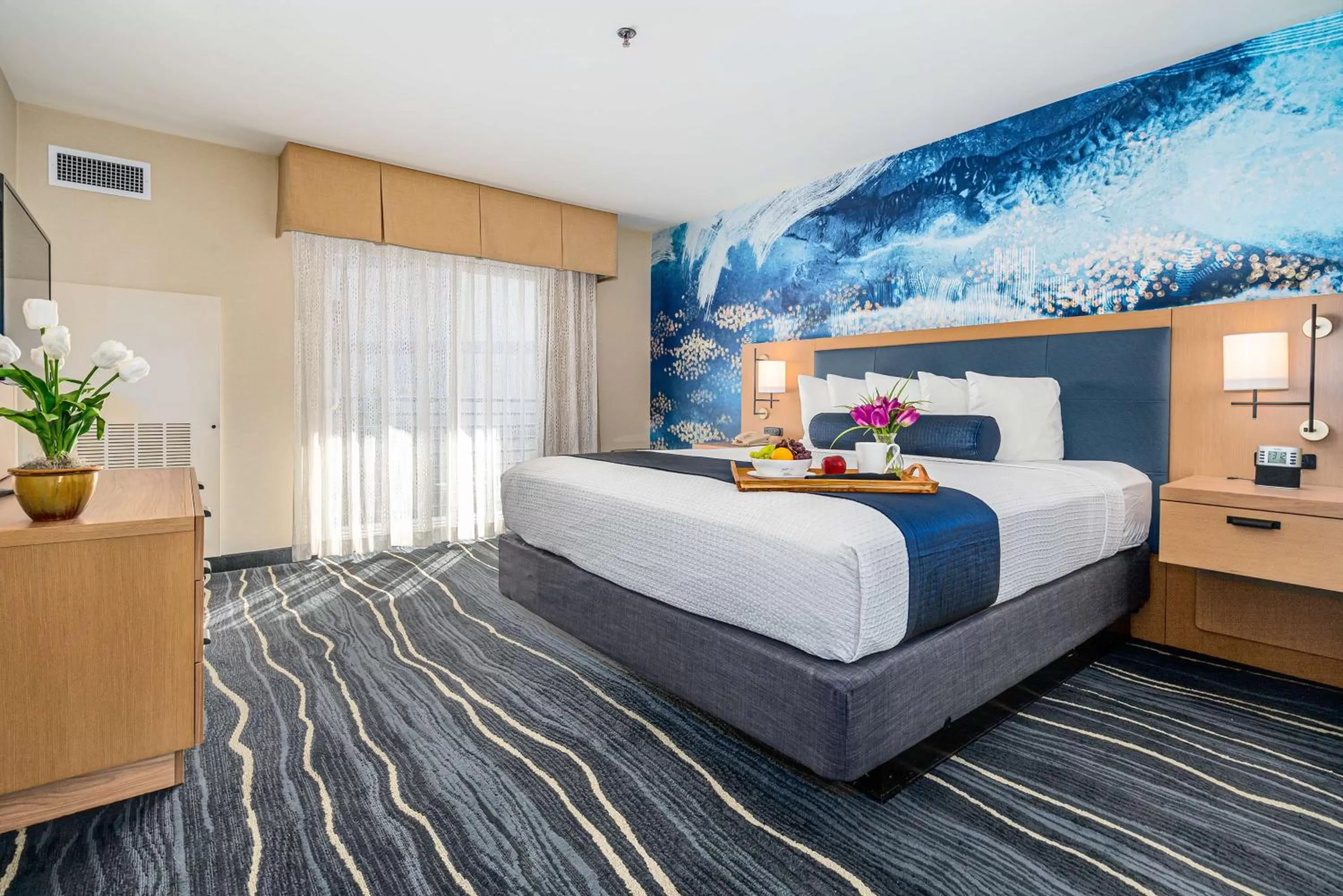 King Suite with Sofa Bed and Bath Tub - Disability Access/Non-Smoking in Best Western Plus Marina Gateway Hotel