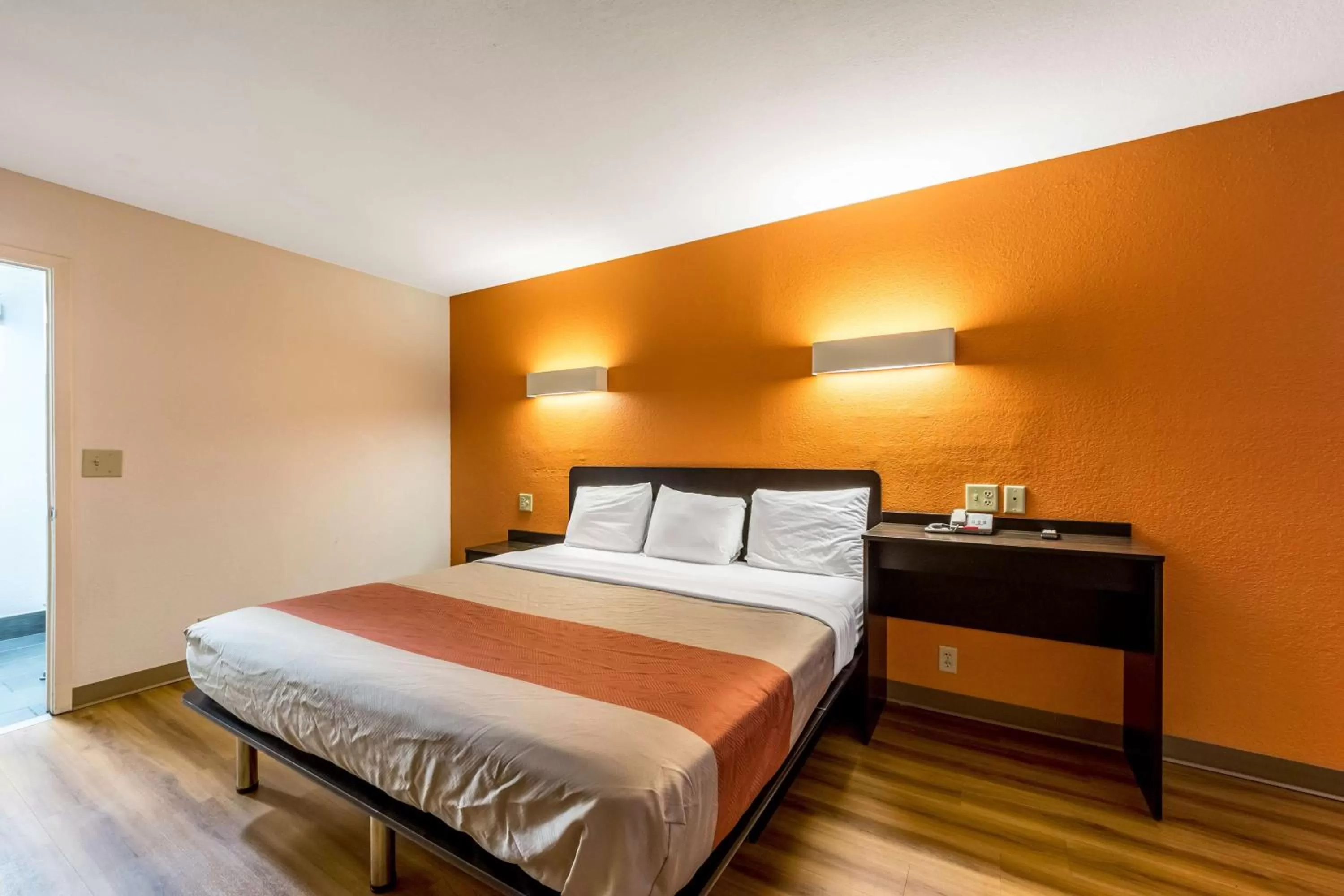 Photo of the whole room, Bed in Motel 6-San Antonio, TX - South WW White Rd