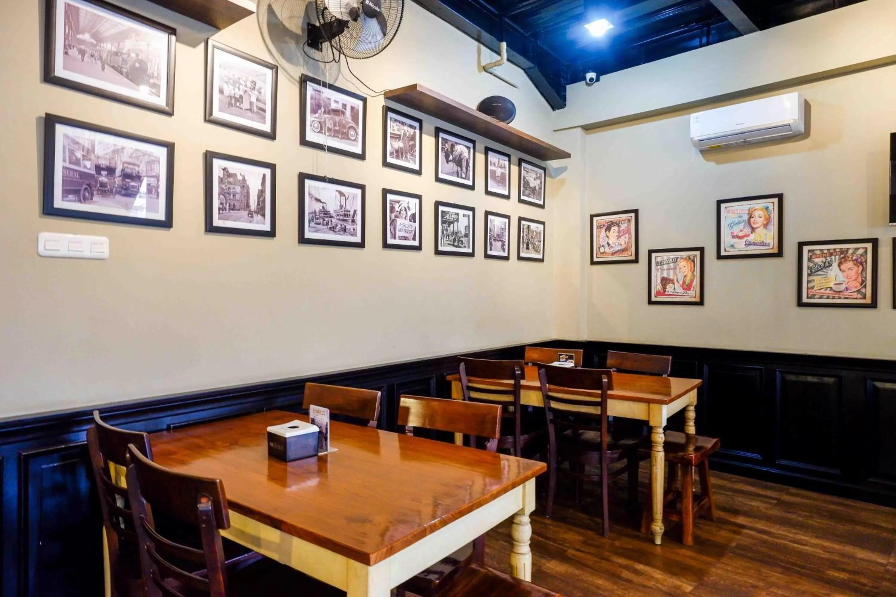 Restaurant/places to eat in Sans Hotel Empress Simpang Lima