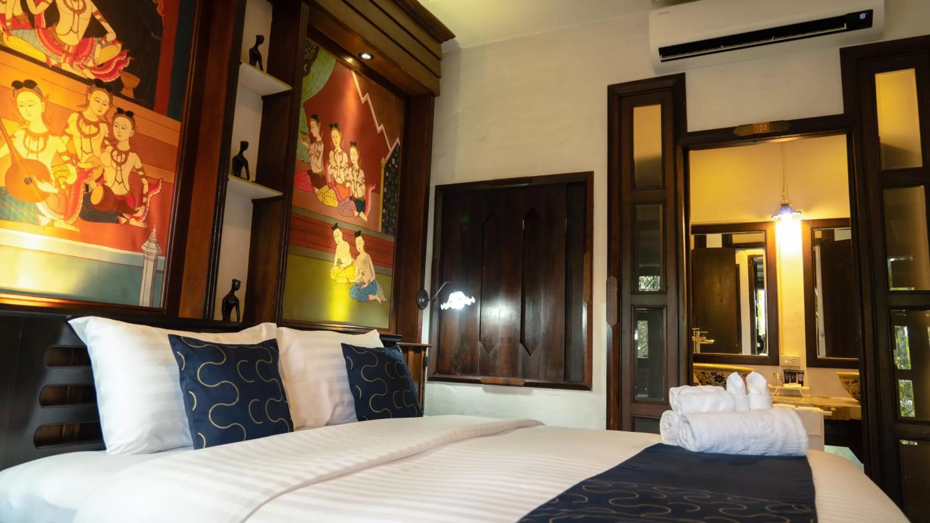 Photo of the whole room, Bed in Cheva Gallery Boutique Hotel